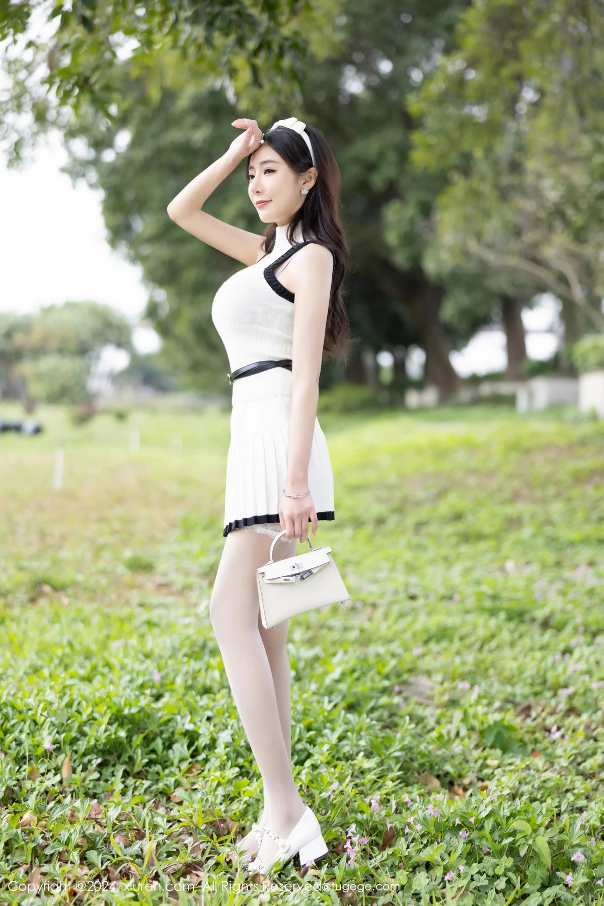 王馨瑶yanni白色连衣短裙露粉色内衣配白丝袜完美绝美写真 第 2 张