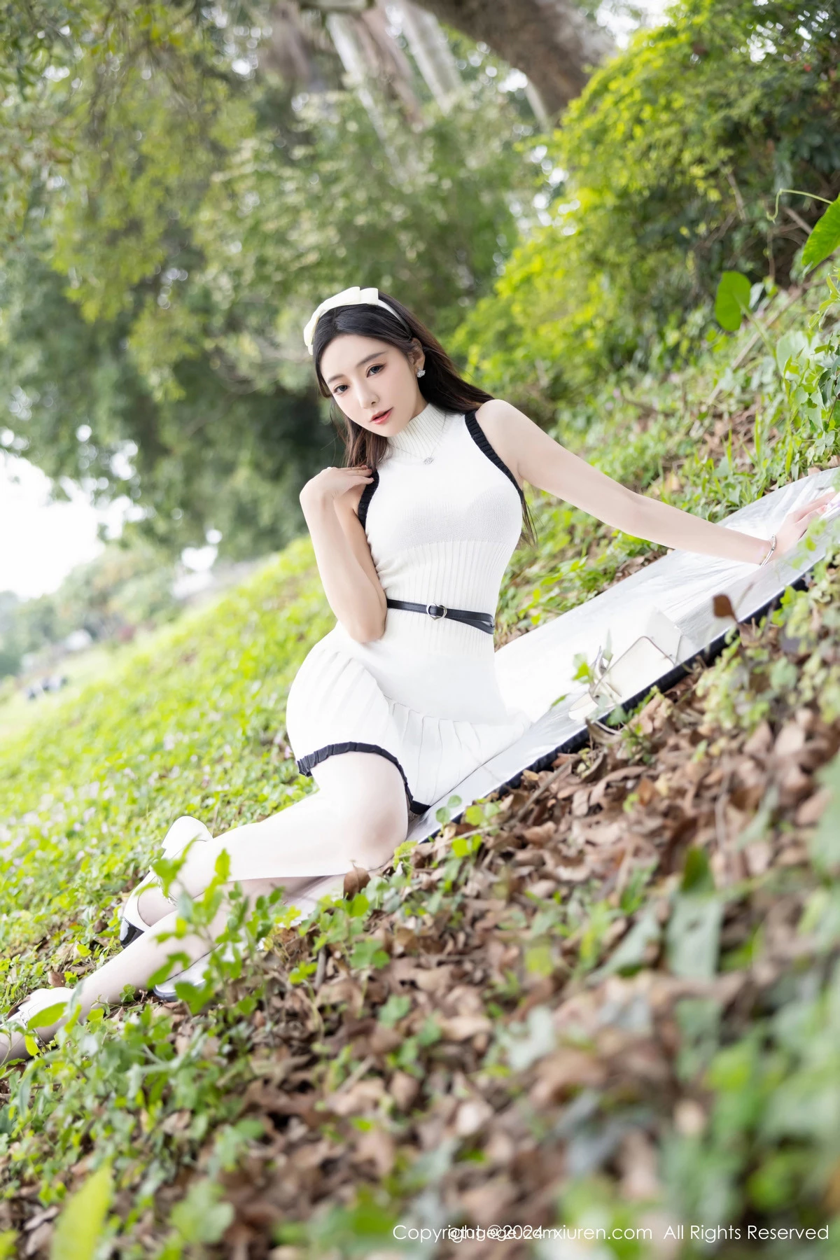 王馨瑶yanni白色连衣短裙露粉色内衣配白丝袜完美绝美写真 第 7 张