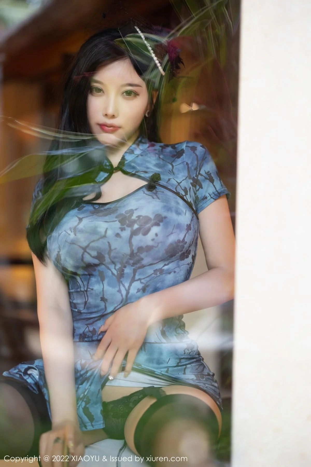 杨晨晨Yome心愿旅拍性感旗袍配超薄黑丝秀美腿绝美写真 第 11 张