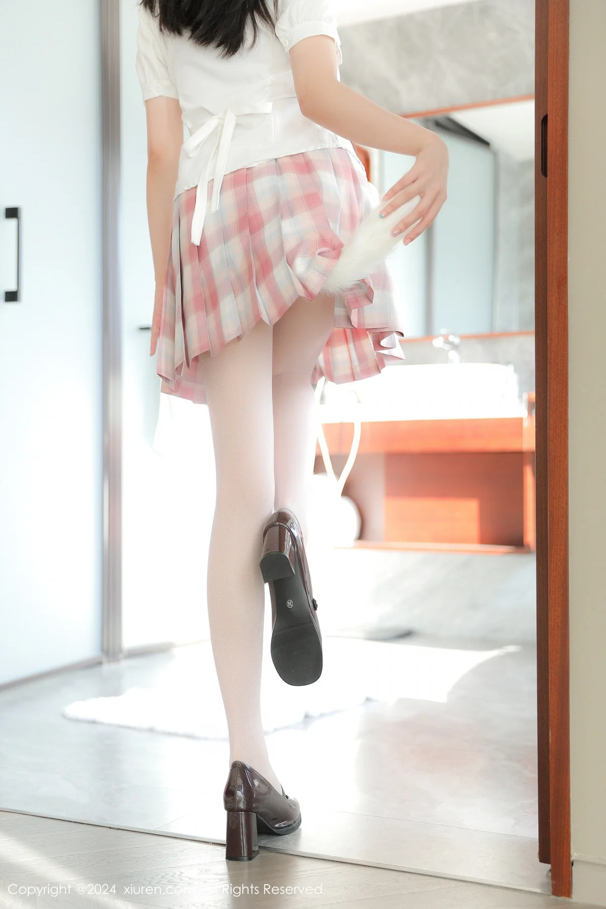 袁圆私房性感JK制服配超薄白丝秀曼妙身姿完美绝美写真 第 25 张