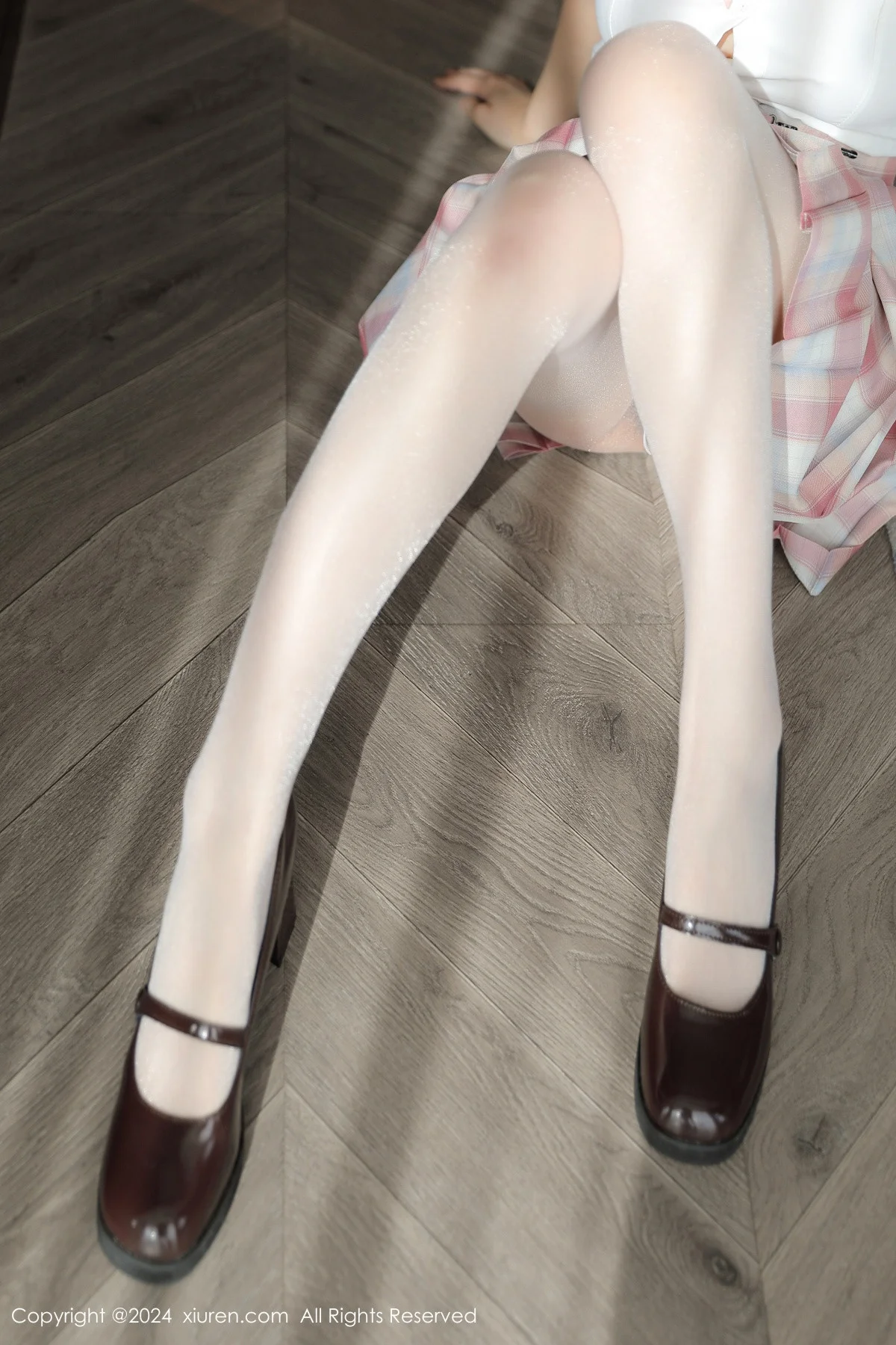 袁圆私房性感JK制服配超薄白丝秀曼妙身姿完美绝美写真 第 8 张