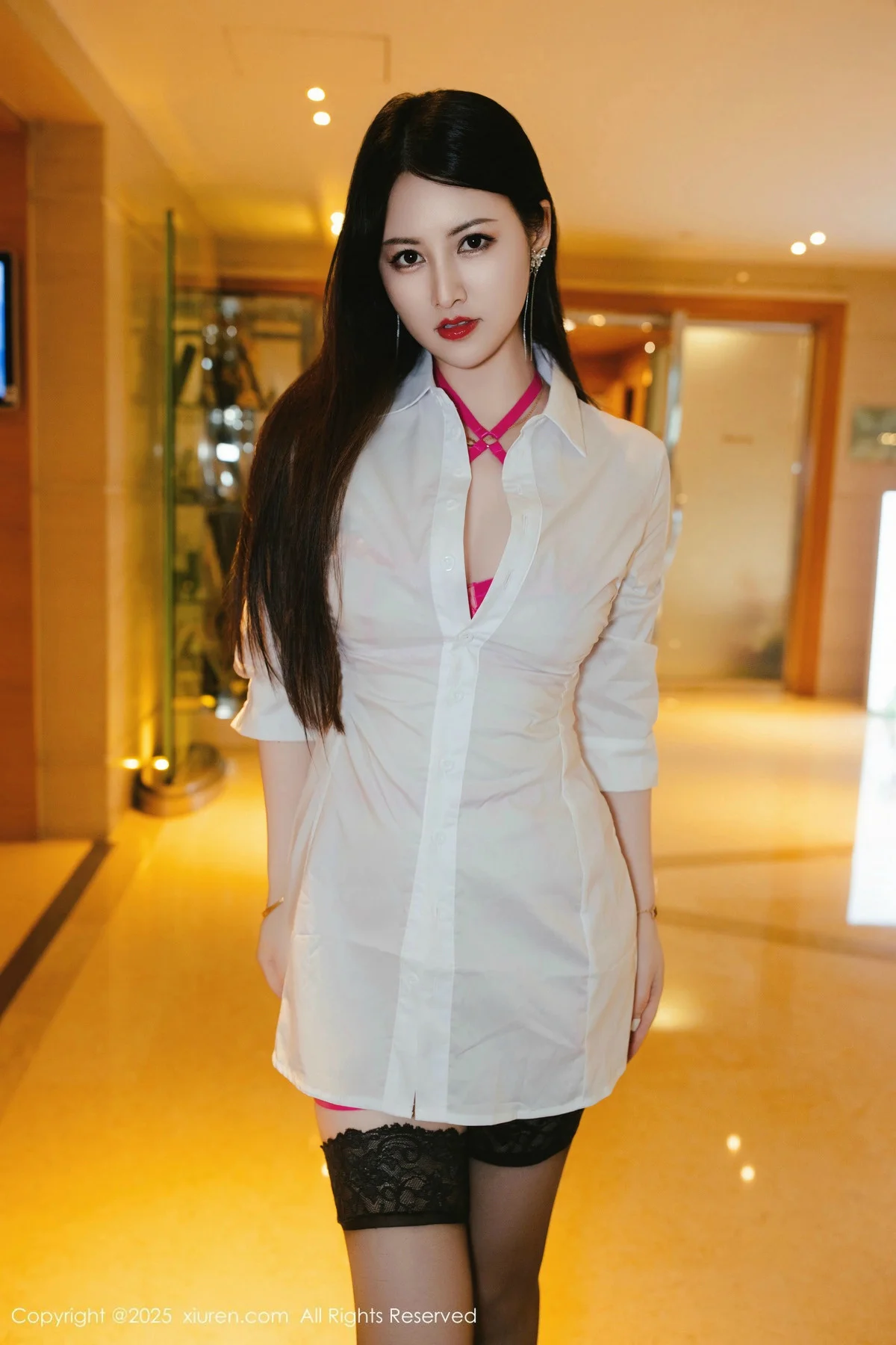 诗诗kiki性感红色情趣内衣配黑丝袜秀丰腴身材惹火绝美写真 第 20 张