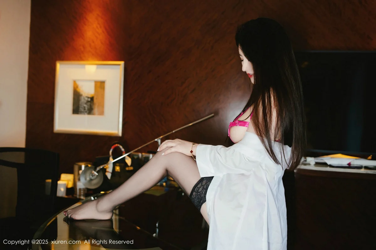 诗诗kiki性感红色情趣内衣配黑丝袜秀丰腴身材惹火绝美写真 第 27 张