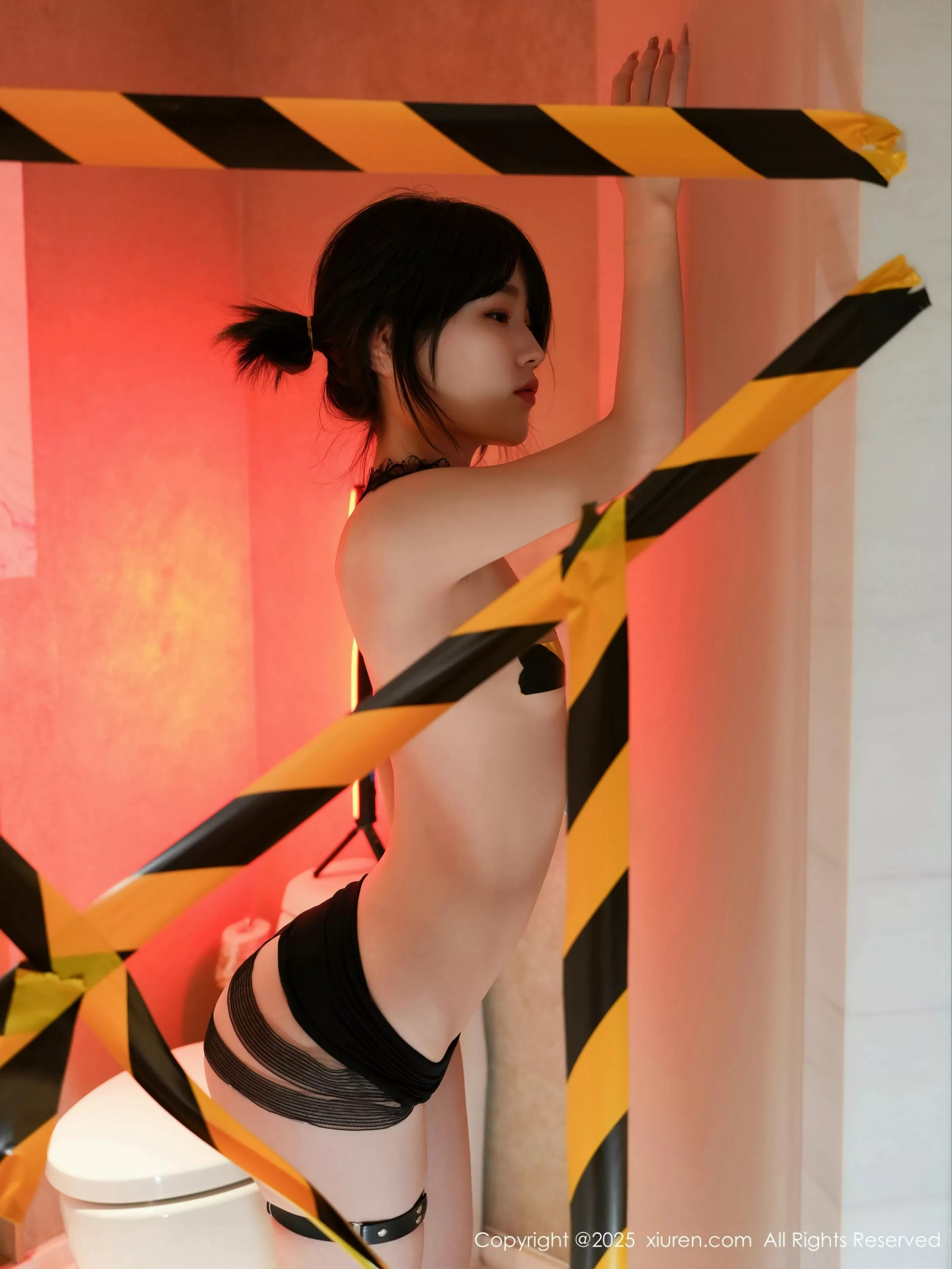 汁汁性感浅色风衣服饰露黑色情趣内衣秀惹火身材绝美写真 第 101 张