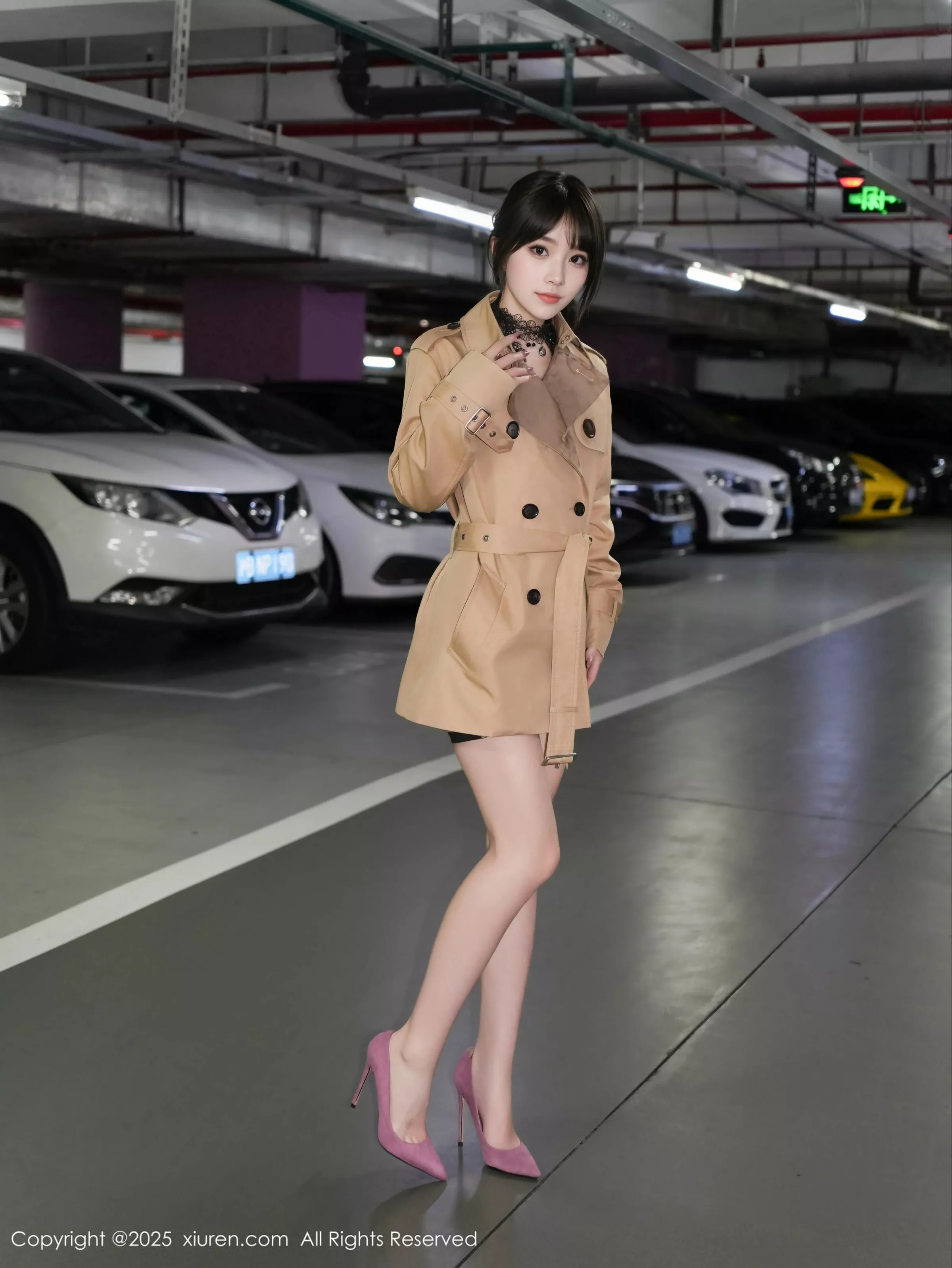 汁汁性感浅色风衣服饰露黑色情趣内衣秀惹火身材绝美写真 第 11 张
