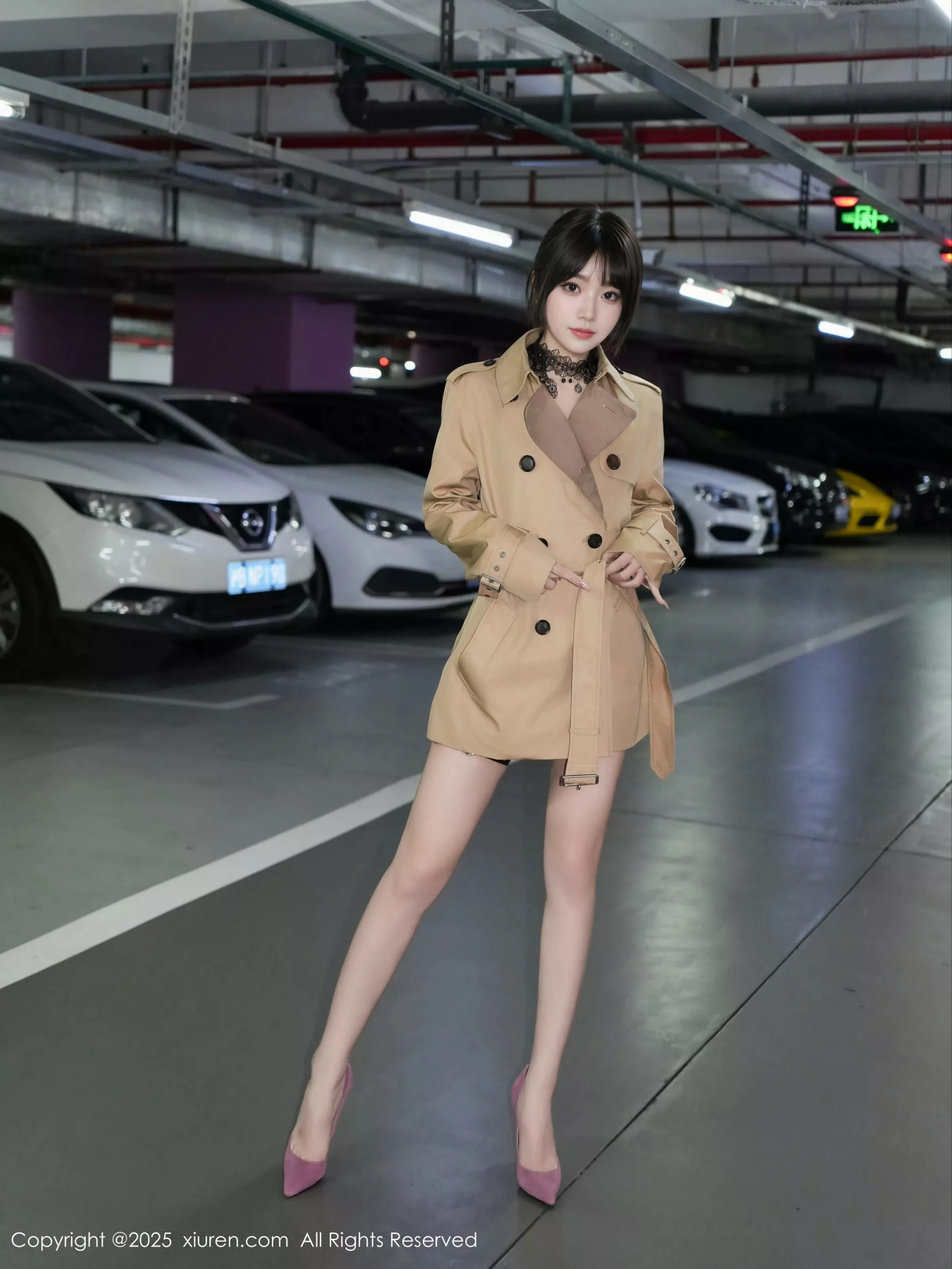汁汁性感浅色风衣服饰露黑色情趣内衣秀惹火身材绝美写真 第 14 张