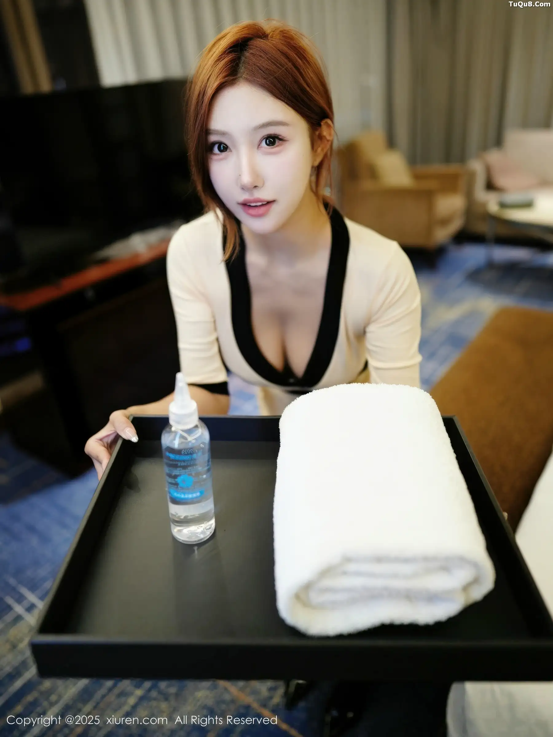 金允希Yuki性感浅色技师服配黑丝吊袜秀丰腴身材绝美写真 第 19 张