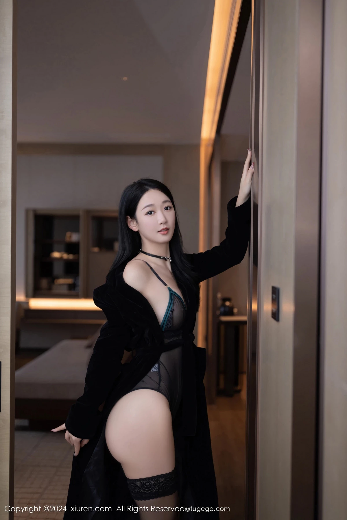 唐安琪黑色外衣露性感黑色薄纱连体衣配黑丝袜极致魅惑写真 第 7 张