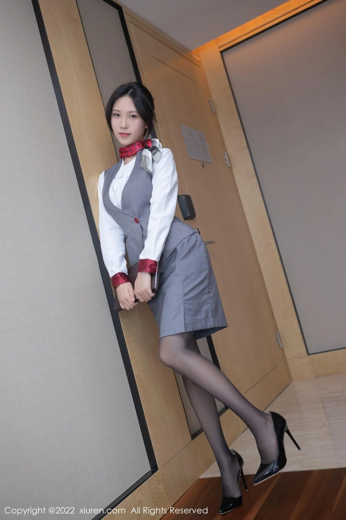 利世空姐制服主题性感白T配超薄黑丝露蕾丝内衣绝美写真 第 33 张