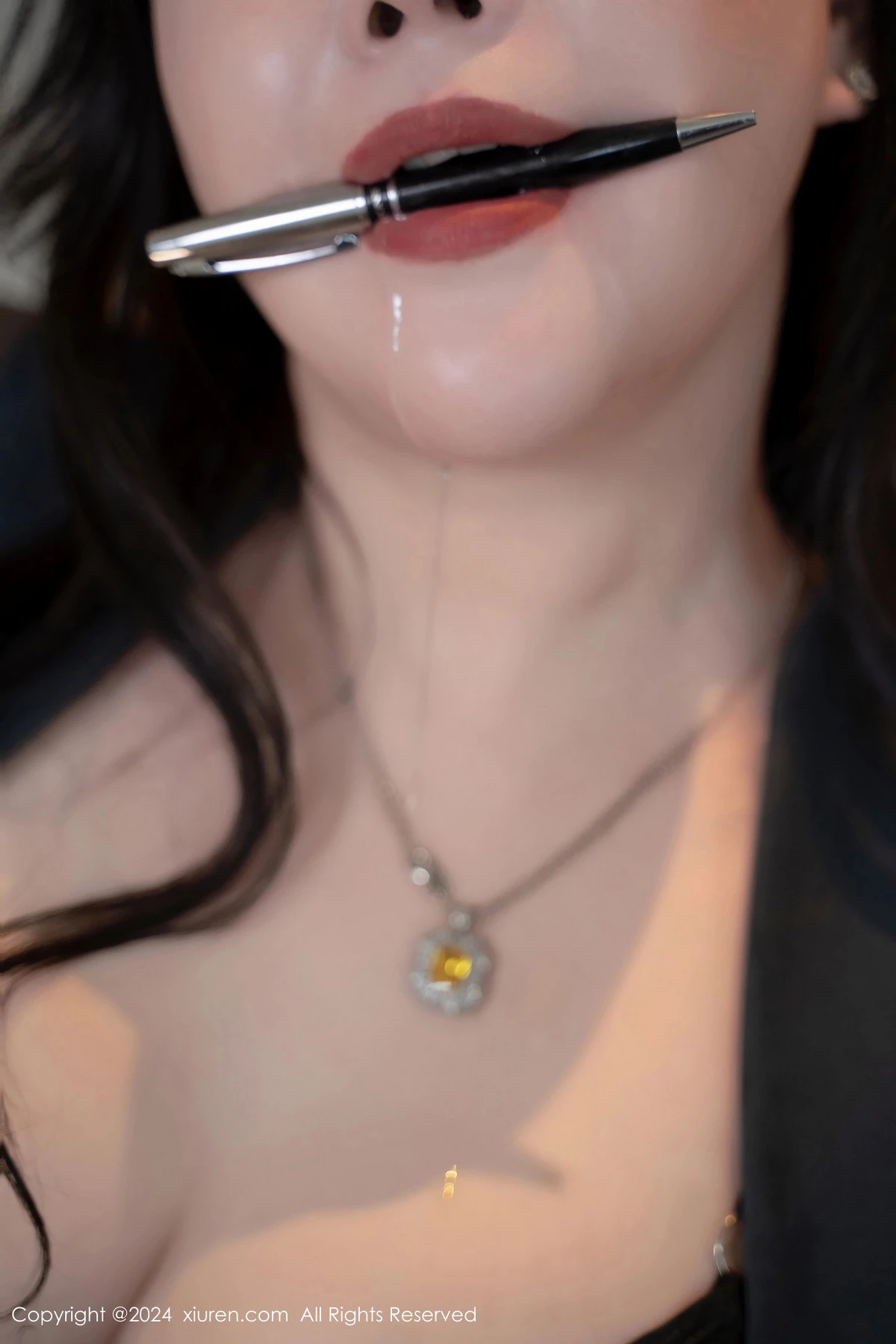 王婉悠Queen性感秘书OL服饰配黑丝袜秀丰腴身材绝美写真 第 44 张