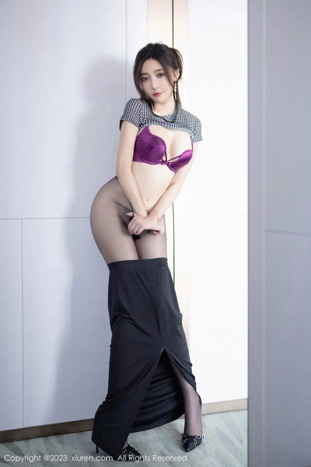 王馨瑶yanni性感玫红色内衣配超薄无内黑丝惹火绝美写真 第 50 张