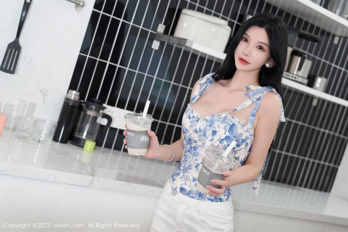周于希Sally性感白色短款夏日装配开档肉丝撩人绝美写真 第 14 张