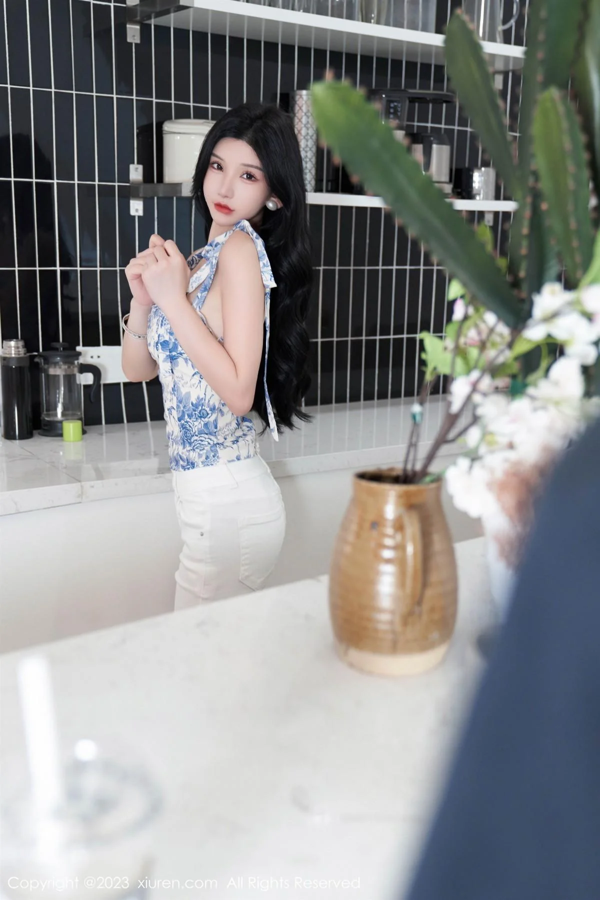 周于希Sally性感白色短款夏日装配开档肉丝撩人绝美写真 第 19 张