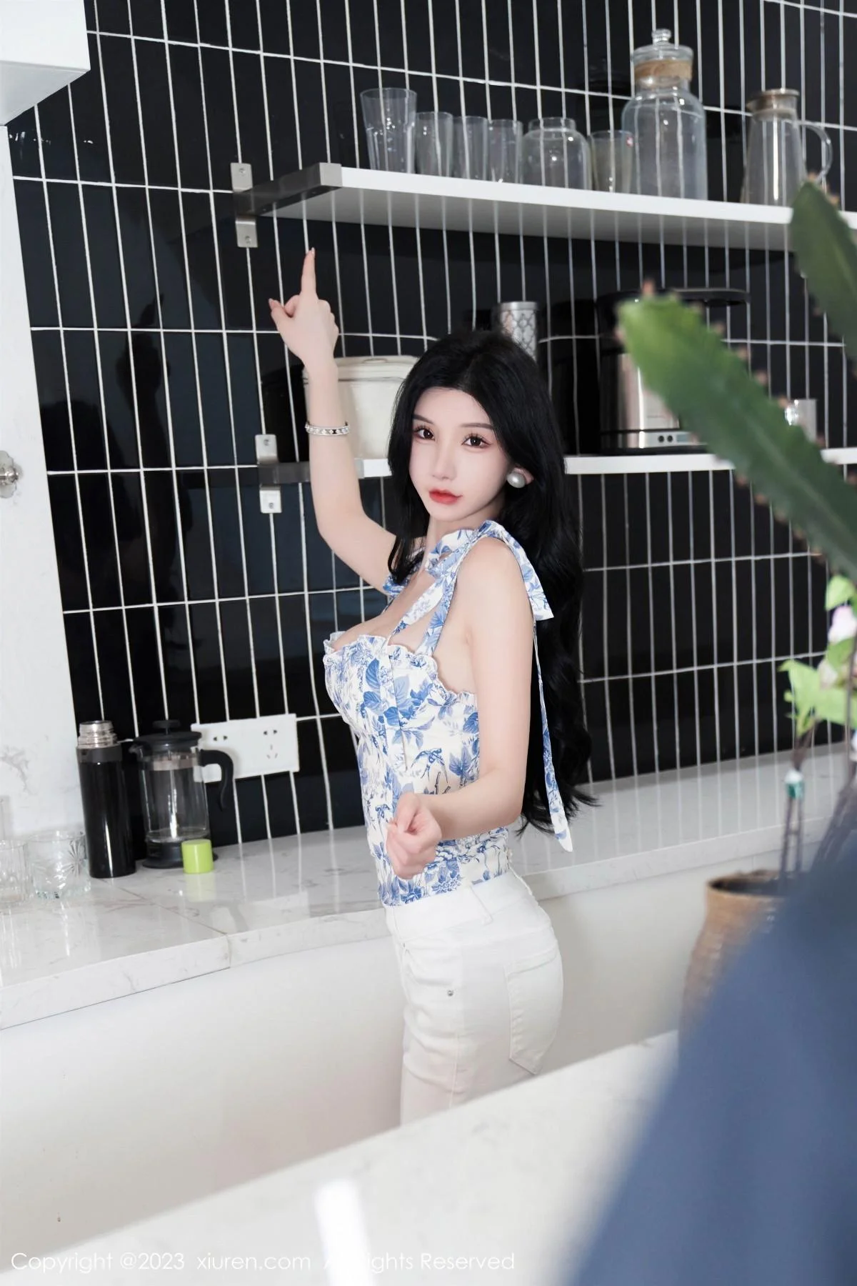 周于希Sally性感白色短款夏日装配开档肉丝撩人绝美写真 第 20 张
