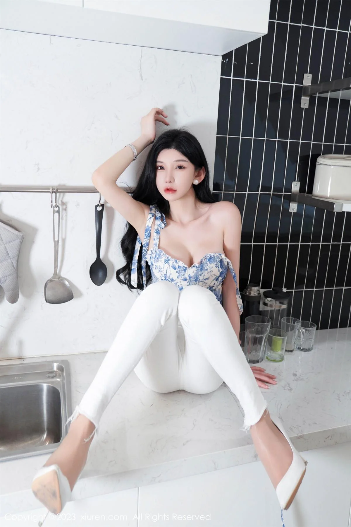 周于希Sally性感白色短款夏日装配开档肉丝撩人绝美写真 第 35 张