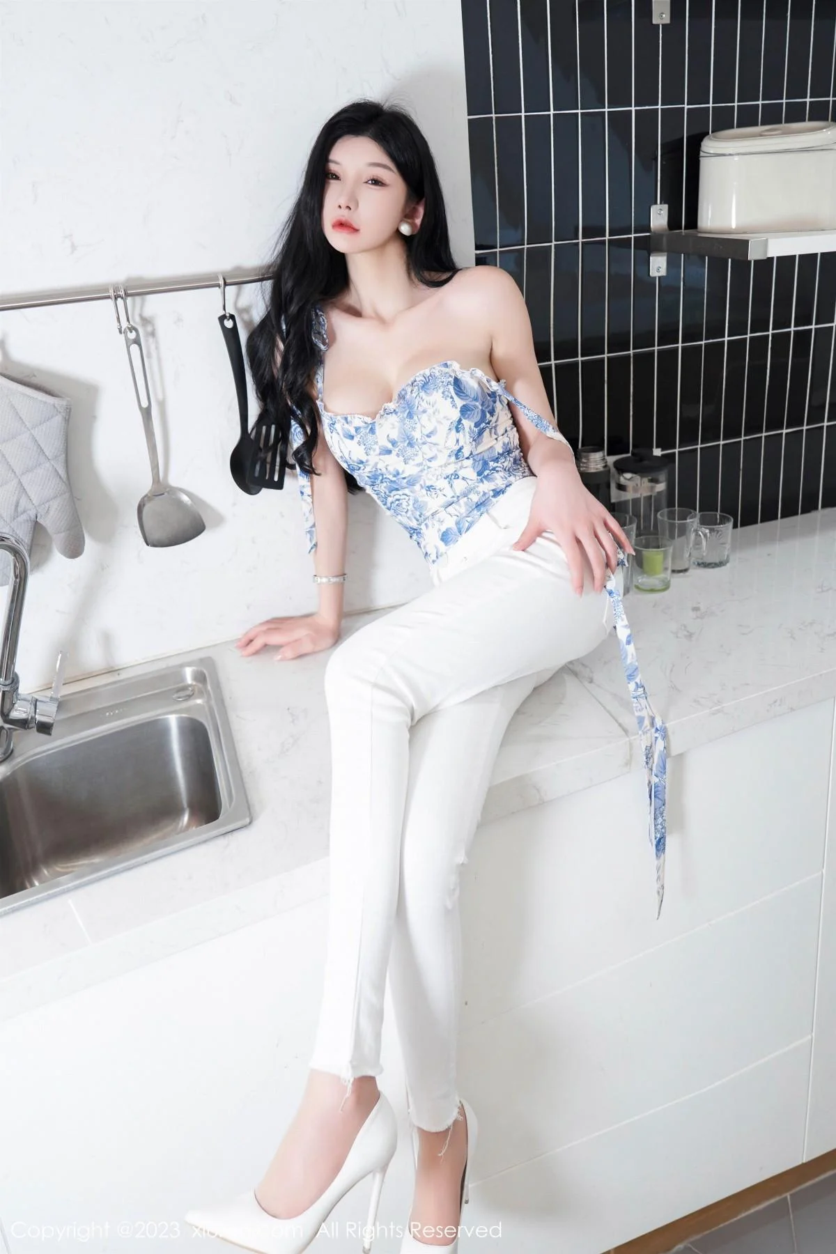 周于希Sally性感白色短款夏日装配开档肉丝撩人绝美写真 第 36 张