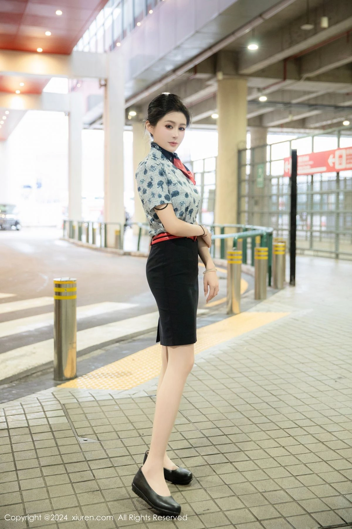 林幼一性感空姐制服露绿色内衣配开档肉丝秀丰腴身姿绝美写真 第 1 张