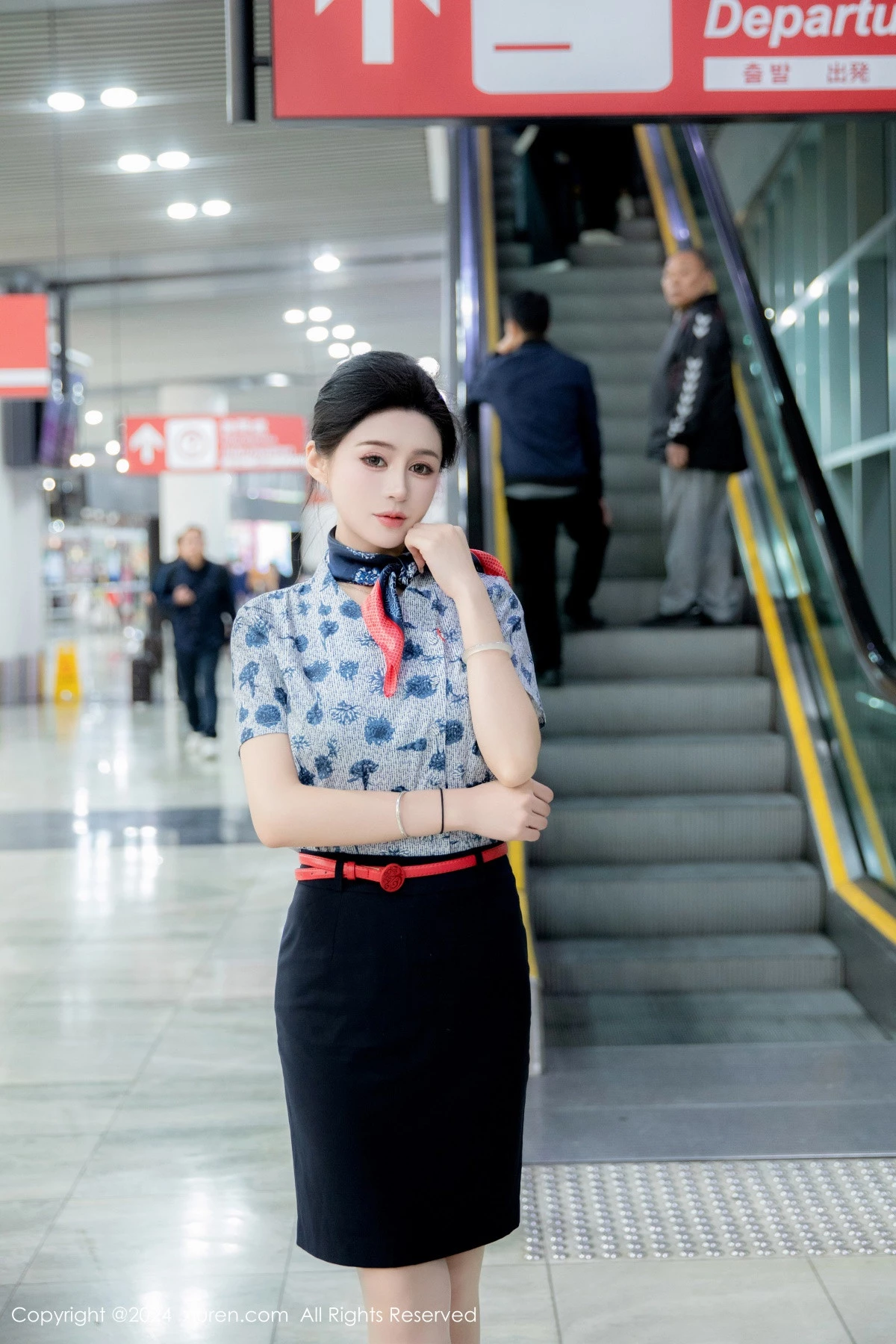 林幼一性感空姐制服露绿色内衣配开档肉丝秀丰腴身姿绝美写真 第 3 张