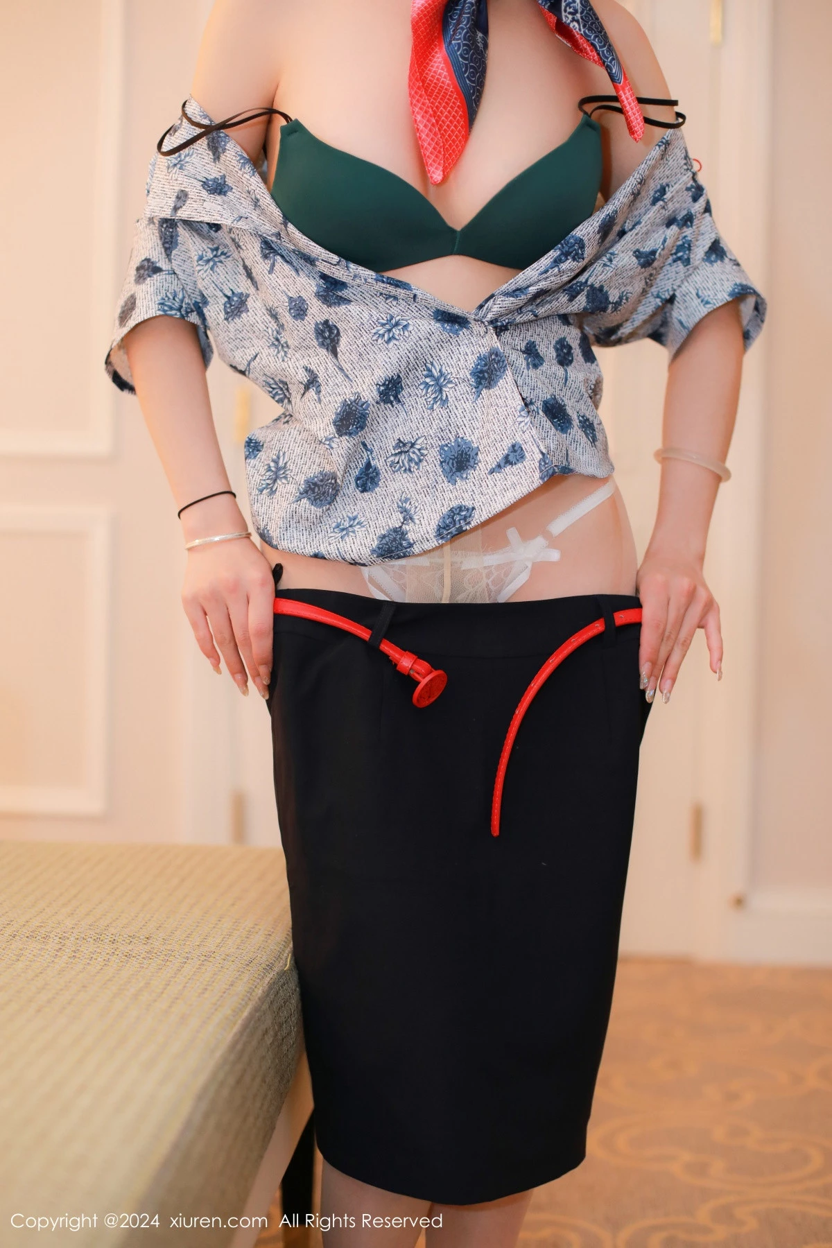 林幼一性感空姐制服露绿色内衣配开档肉丝秀丰腴身姿绝美写真 第 40 张
