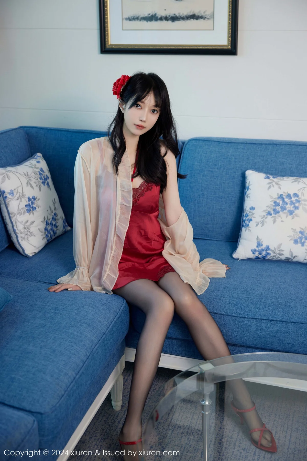 玥儿玥er性感红色睡裙露红色内衣配超薄黑色秀美腿绝美写真 第 1 张