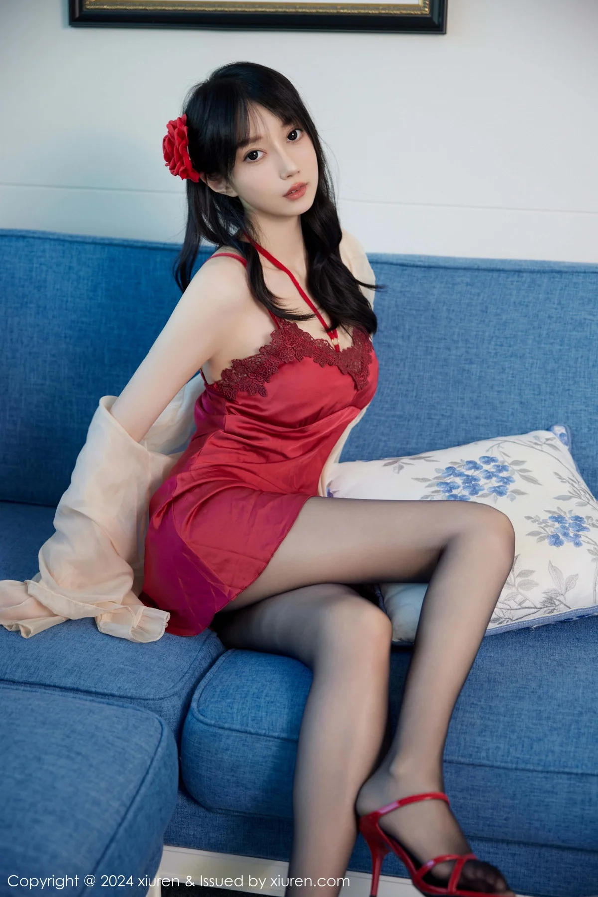 玥儿玥er性感红色睡裙露红色内衣配超薄黑色秀美腿绝美写真 第 12 张