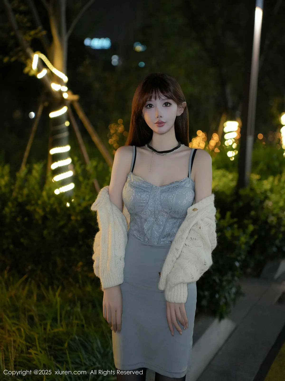 李金金蓝色吊带裙露黑色内衣配黑丝吊袜秀凹凸身材绝美写真 第 6 张