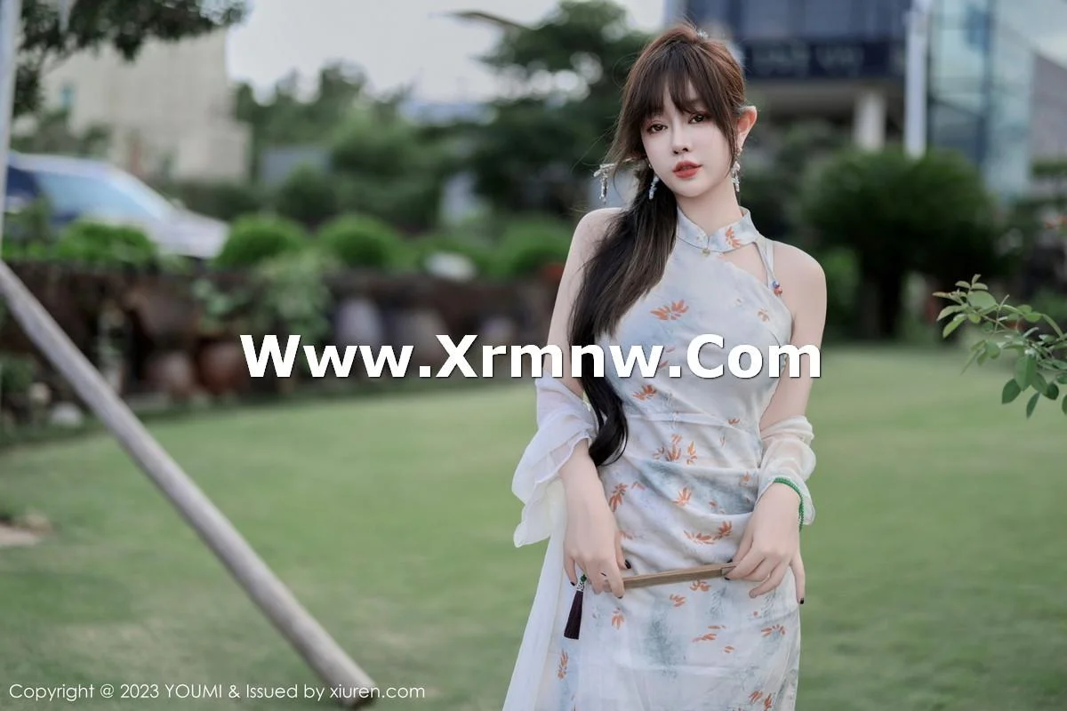 王雨纯性感浅色长款旗袍露白色内衣配肉丝袜完美绝美写真 第 11 张