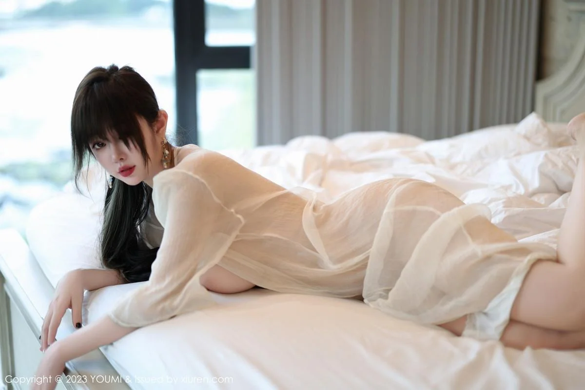 王雨纯性感浅色长款旗袍露白色内衣配肉丝袜完美绝美写真 第 123 张