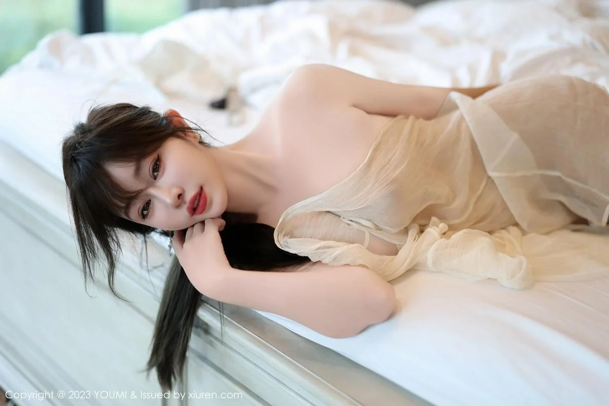 王雨纯性感浅色长款旗袍露白色内衣配肉丝袜完美绝美写真 第 141 张