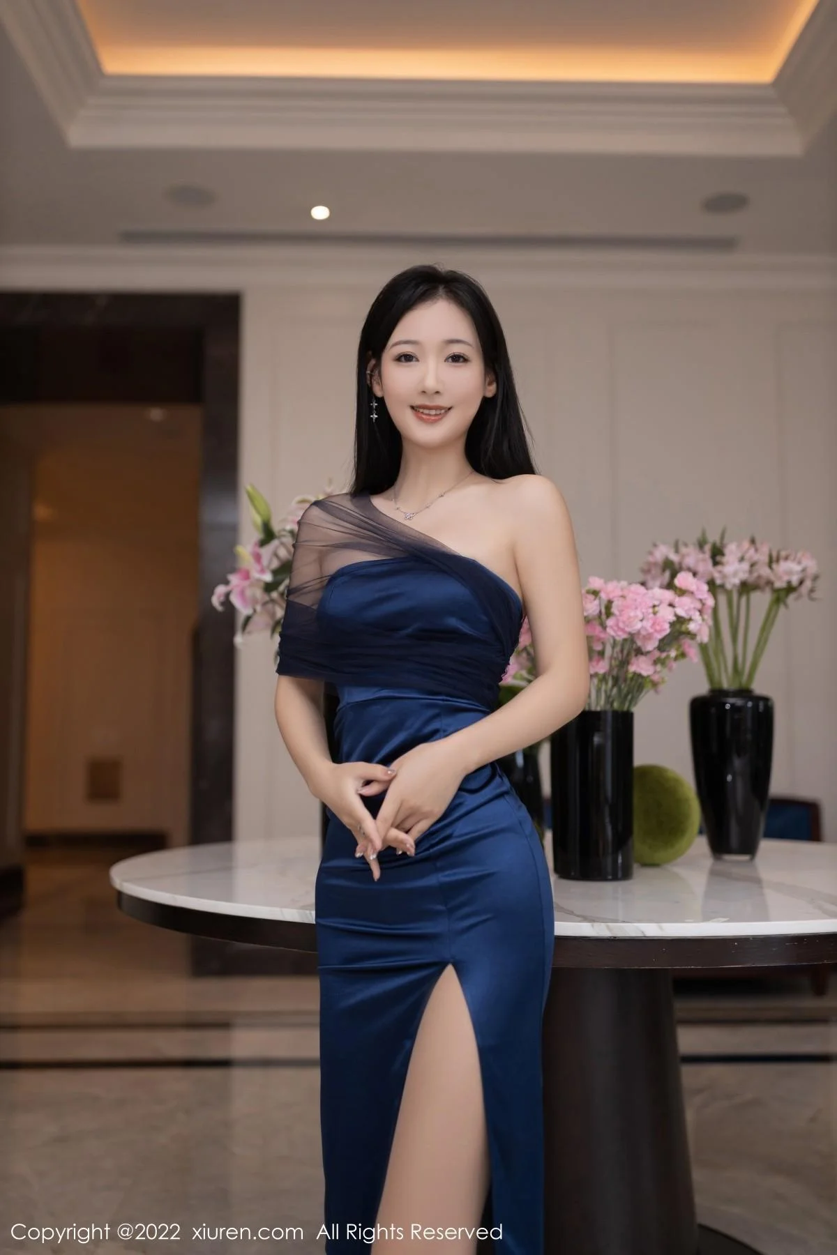 唐安琪性感蓝色露肩连衣裙配超薄无内肉丝惹火绝美写真 第 4 张