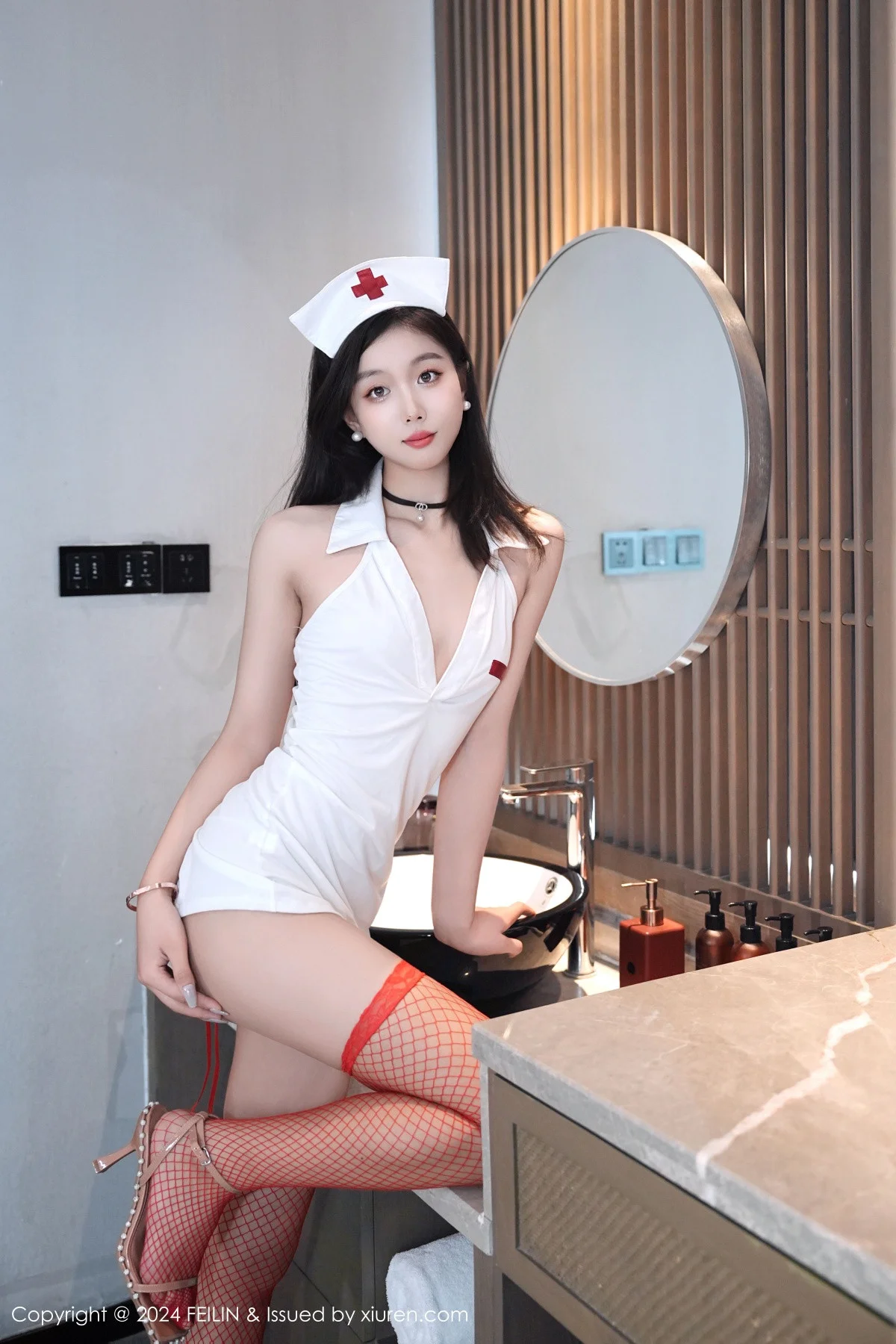 江念鱼性感白色护士制服配红丝网袜秀曼妙身姿完美绝美写真 第 29 张