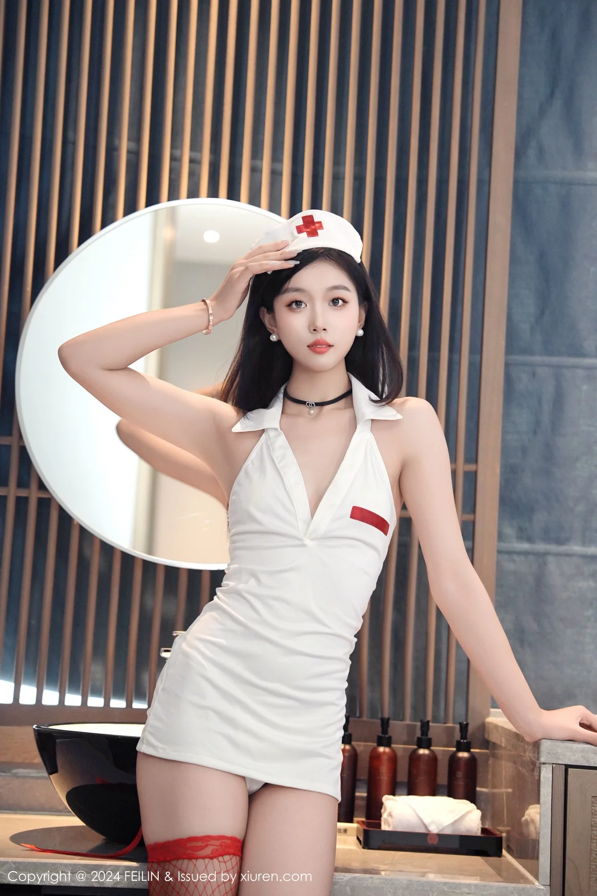 江念鱼性感白色护士制服配红丝网袜秀曼妙身姿完美绝美写真 第 47 张