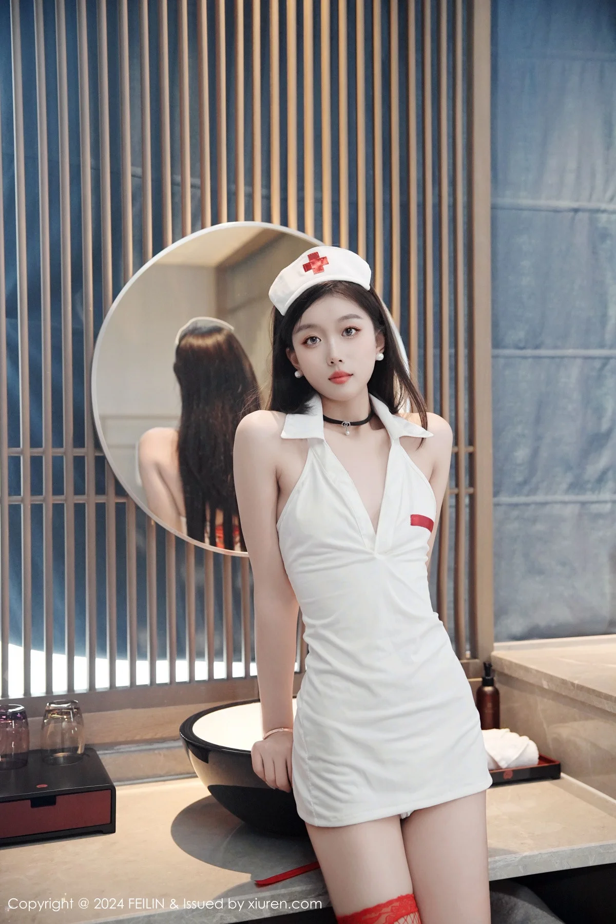 江念鱼性感白色护士制服配红丝网袜秀曼妙身姿完美绝美写真 第 49 张