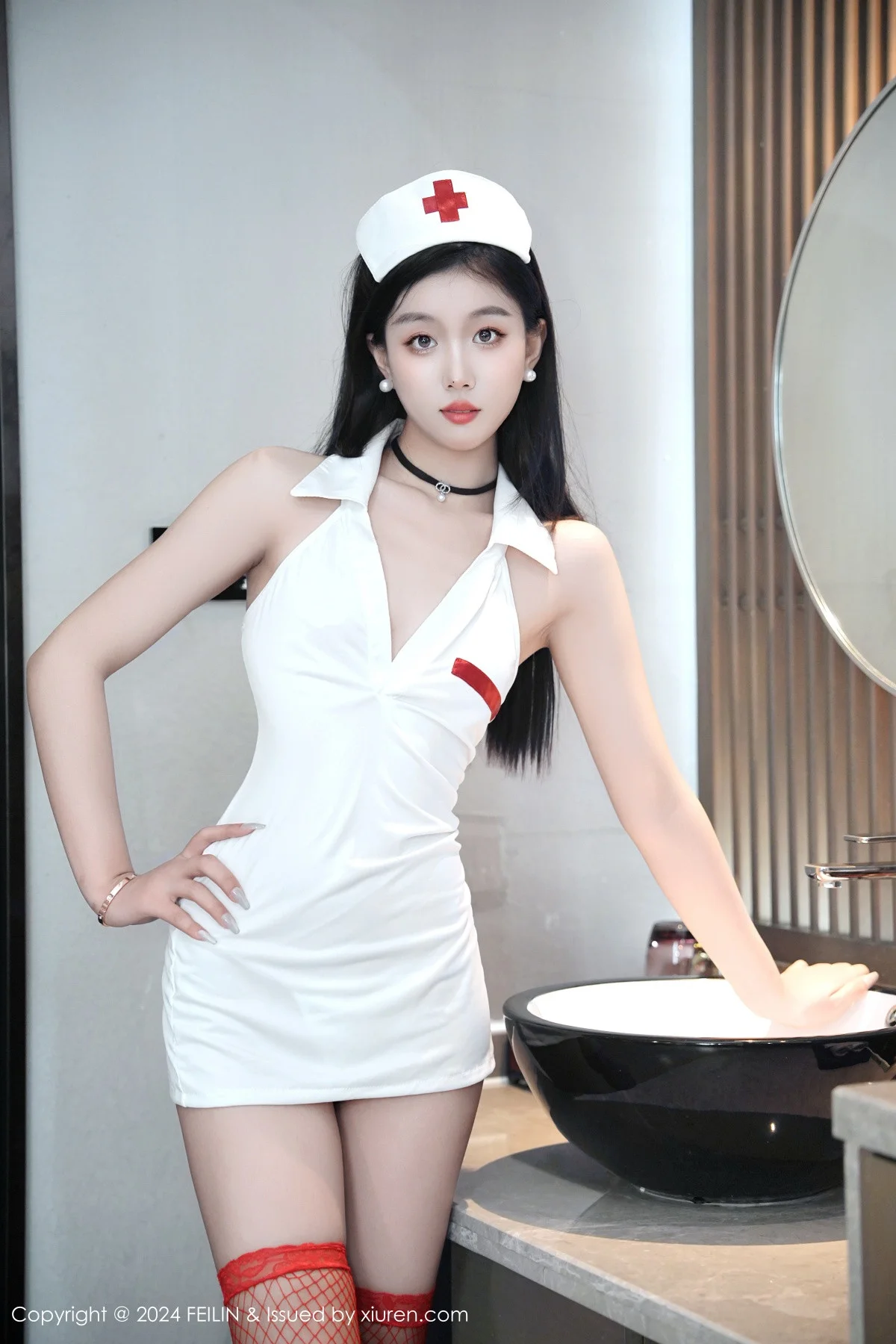 江念鱼性感白色护士制服配红丝网袜秀曼妙身姿完美绝美写真 第 87 张