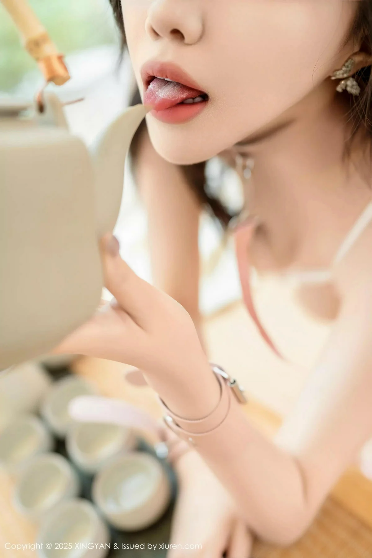袁圆白色西服露白色蕾丝内衣配超薄白丝秀美腿绝美写真 第 45 张