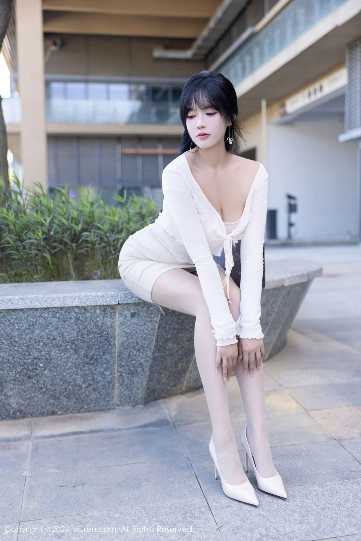 娜比性感白色连衣短裙配超薄白丝秀凹凸身材完美绝美写真 第 16 张