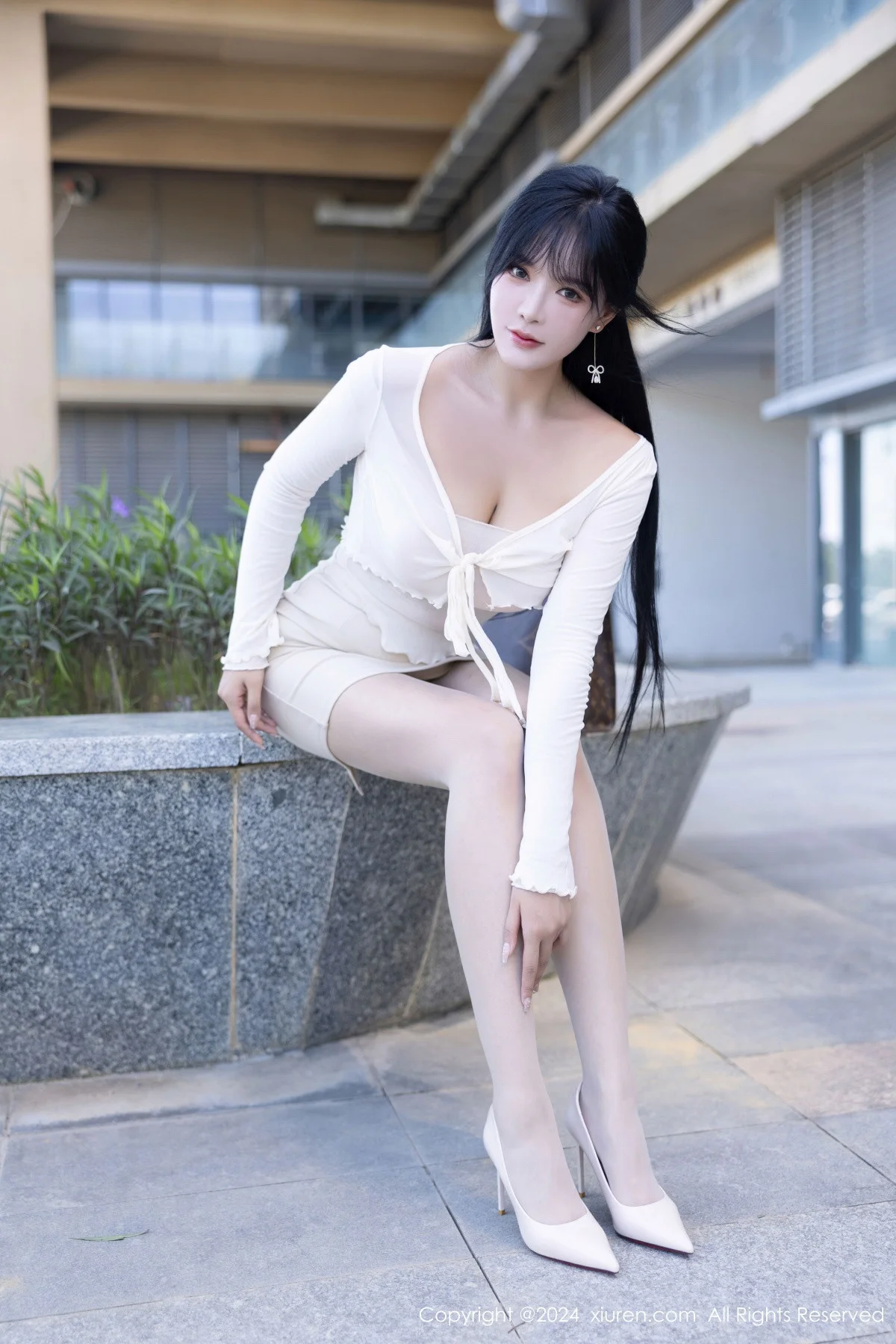 娜比性感白色连衣短裙配超薄白丝秀凹凸身材完美绝美写真 第 17 张