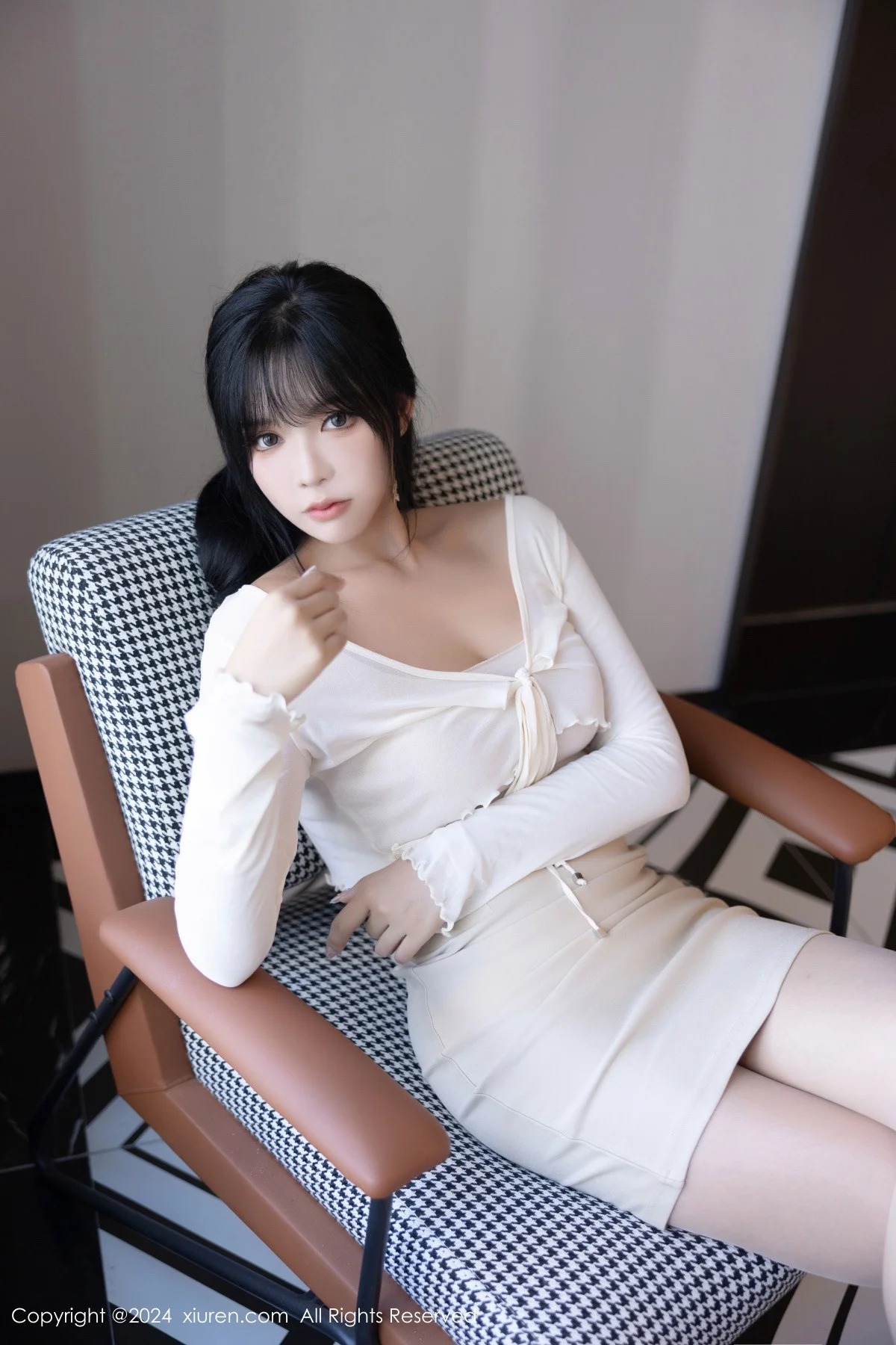 娜比性感白色连衣短裙配超薄白丝秀凹凸身材完美绝美写真 第 24 张