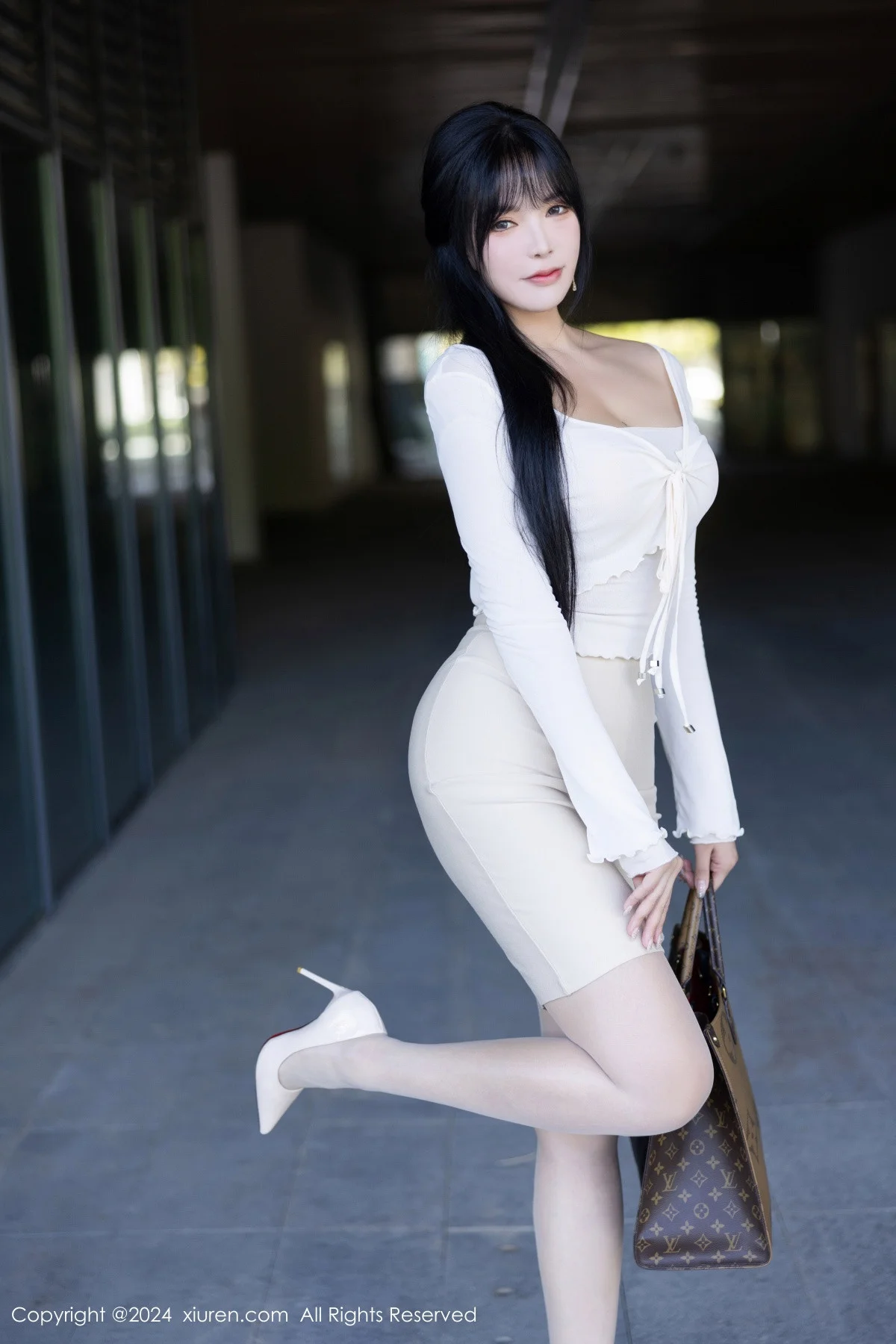 娜比性感白色连衣短裙配超薄白丝秀凹凸身材完美绝美写真 第 6 张