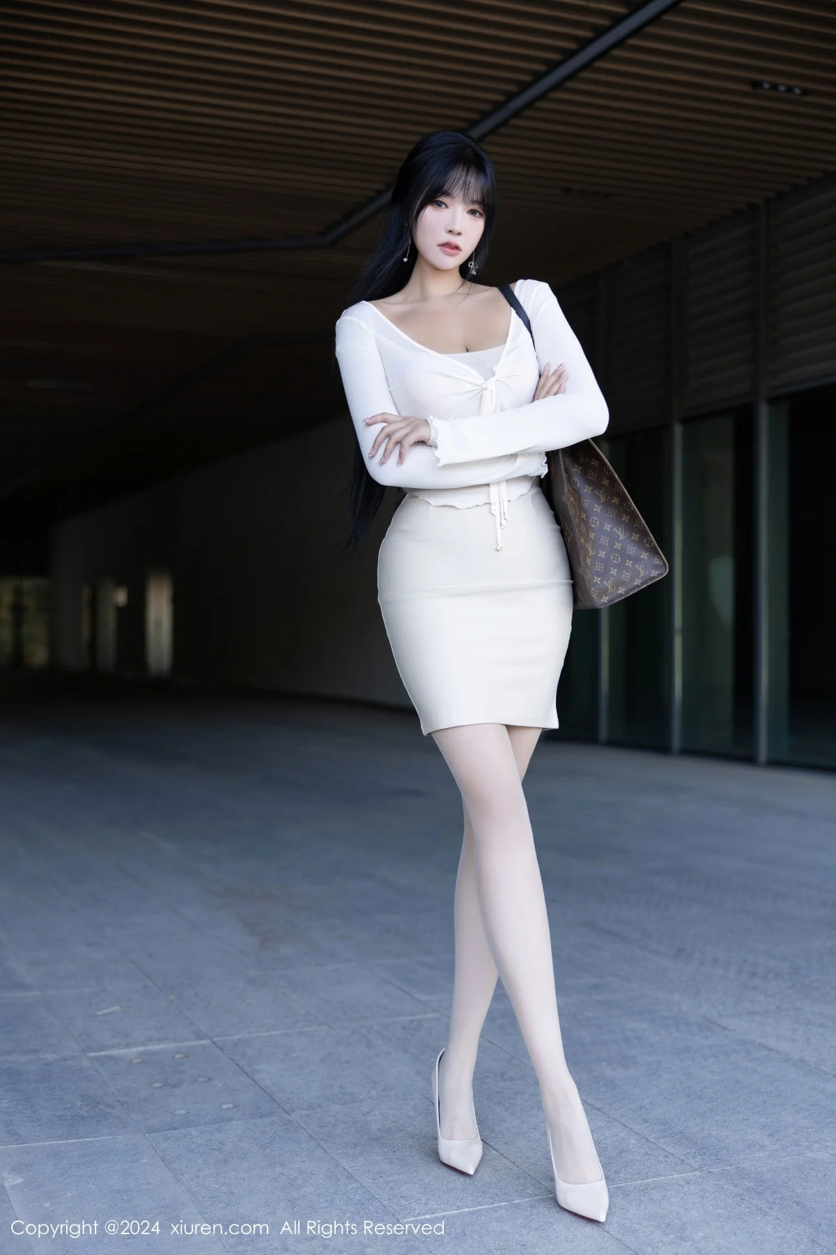 娜比性感白色连衣短裙配超薄白丝秀凹凸身材完美绝美写真 第 8 张