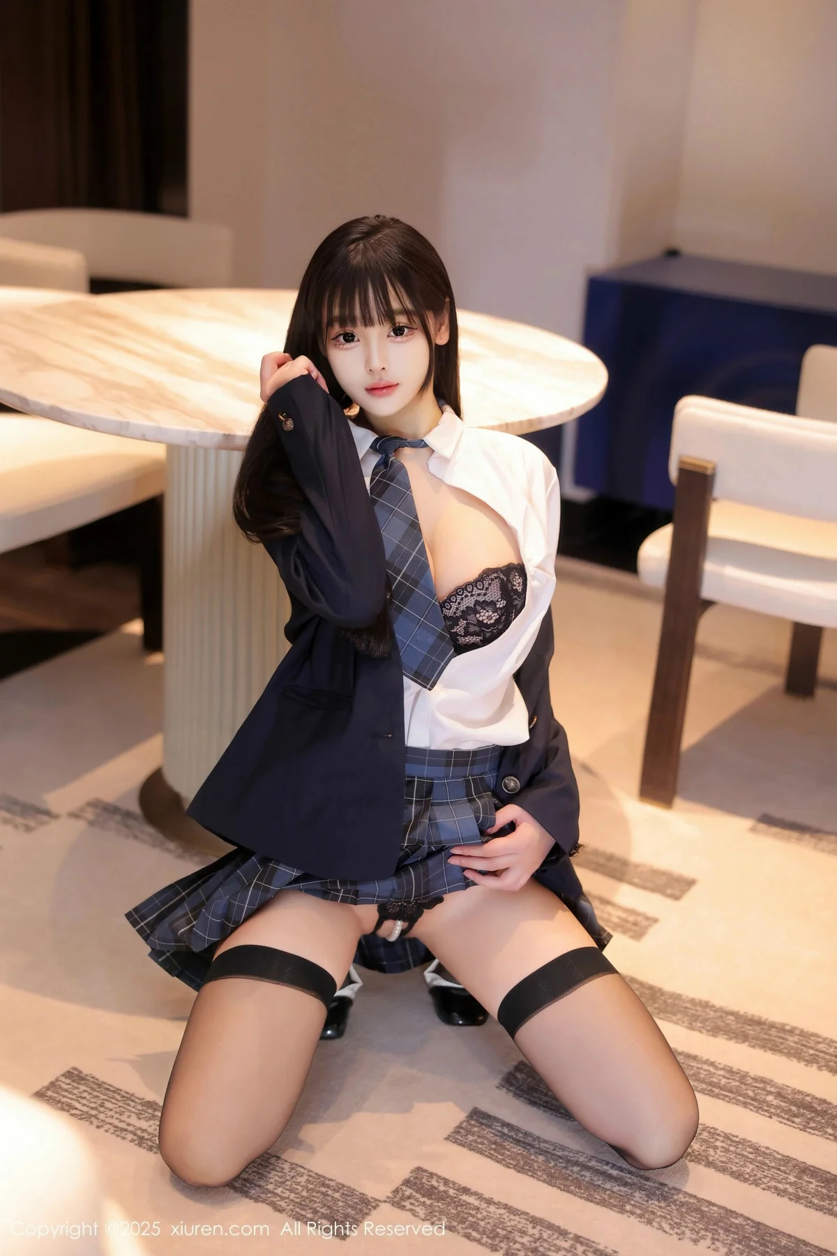 余安安性感JK制服露黑色蕾丝内衣配黑丝袜秀凹凸身材绝美写真 第 43 张