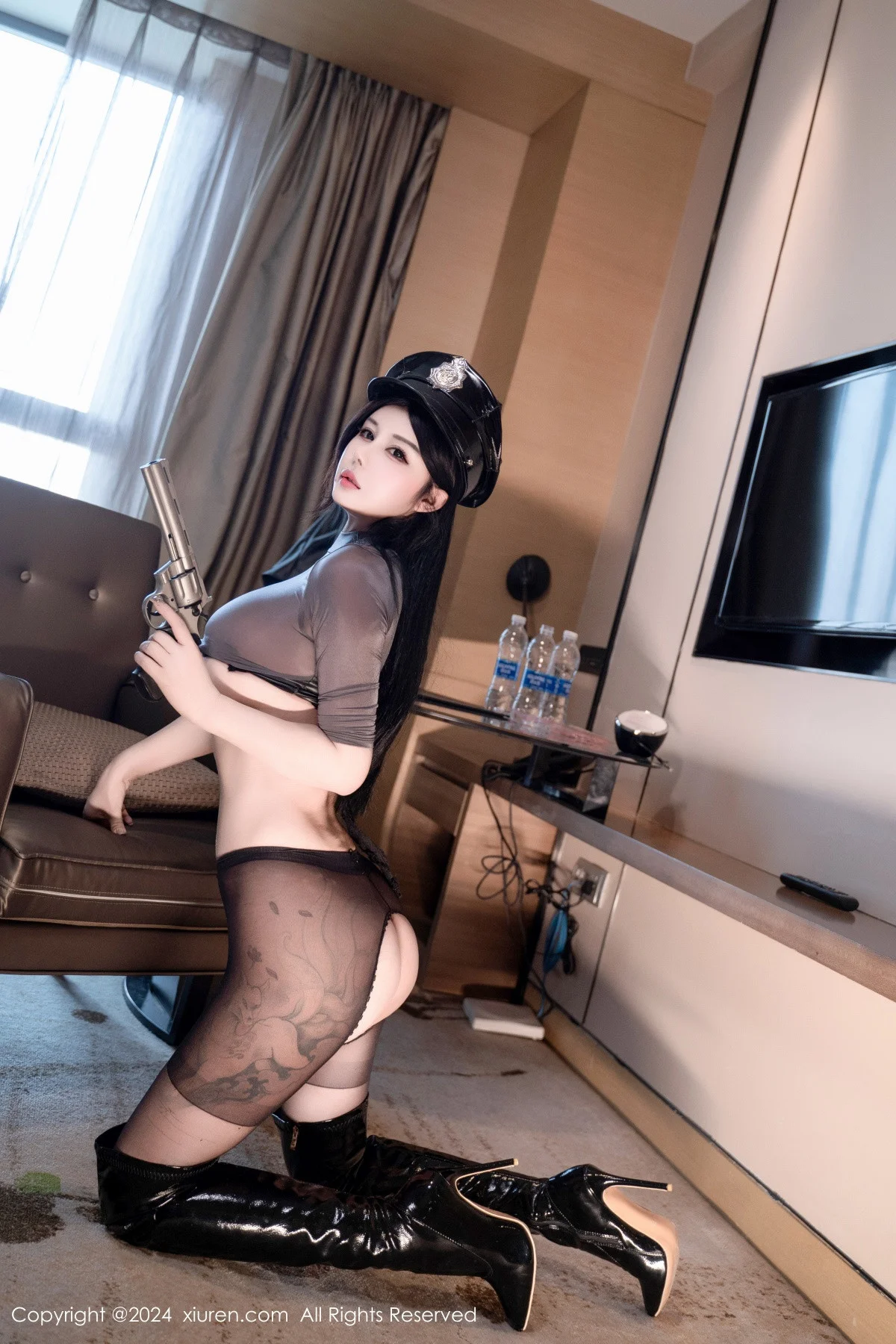 陈芊儿性感黑色制服配开档黑丝半脱露豪乳遮点惹火绝美写真 第 137 张