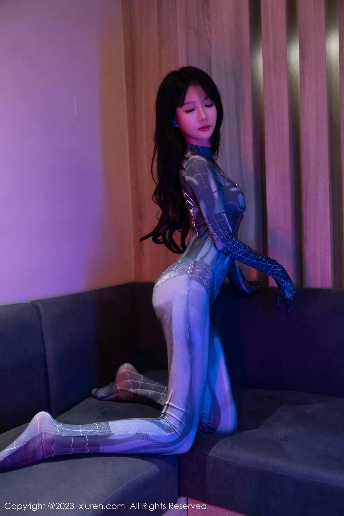 幼幼暗色灯光下性感银灰蜘蛛侠服紧身秀完美身材绝美写真 第 10 张