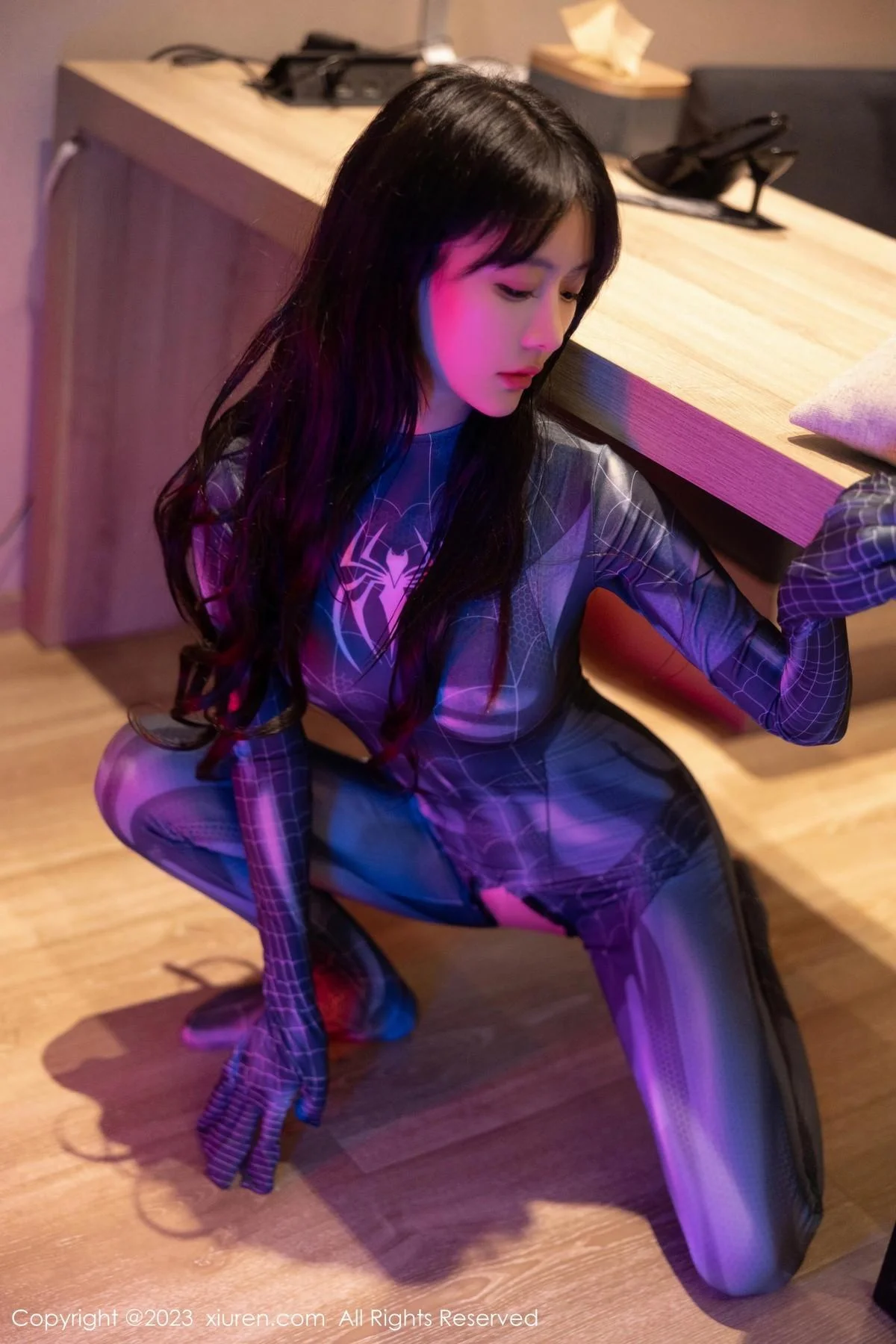 幼幼暗色灯光下性感银灰蜘蛛侠服紧身秀完美身材绝美写真 第 28 张