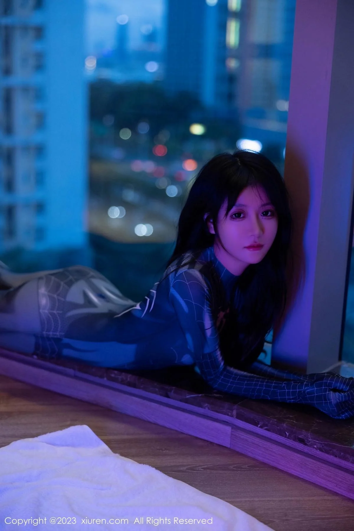 幼幼暗色灯光下性感银灰蜘蛛侠服紧身秀完美身材绝美写真 第 48 张