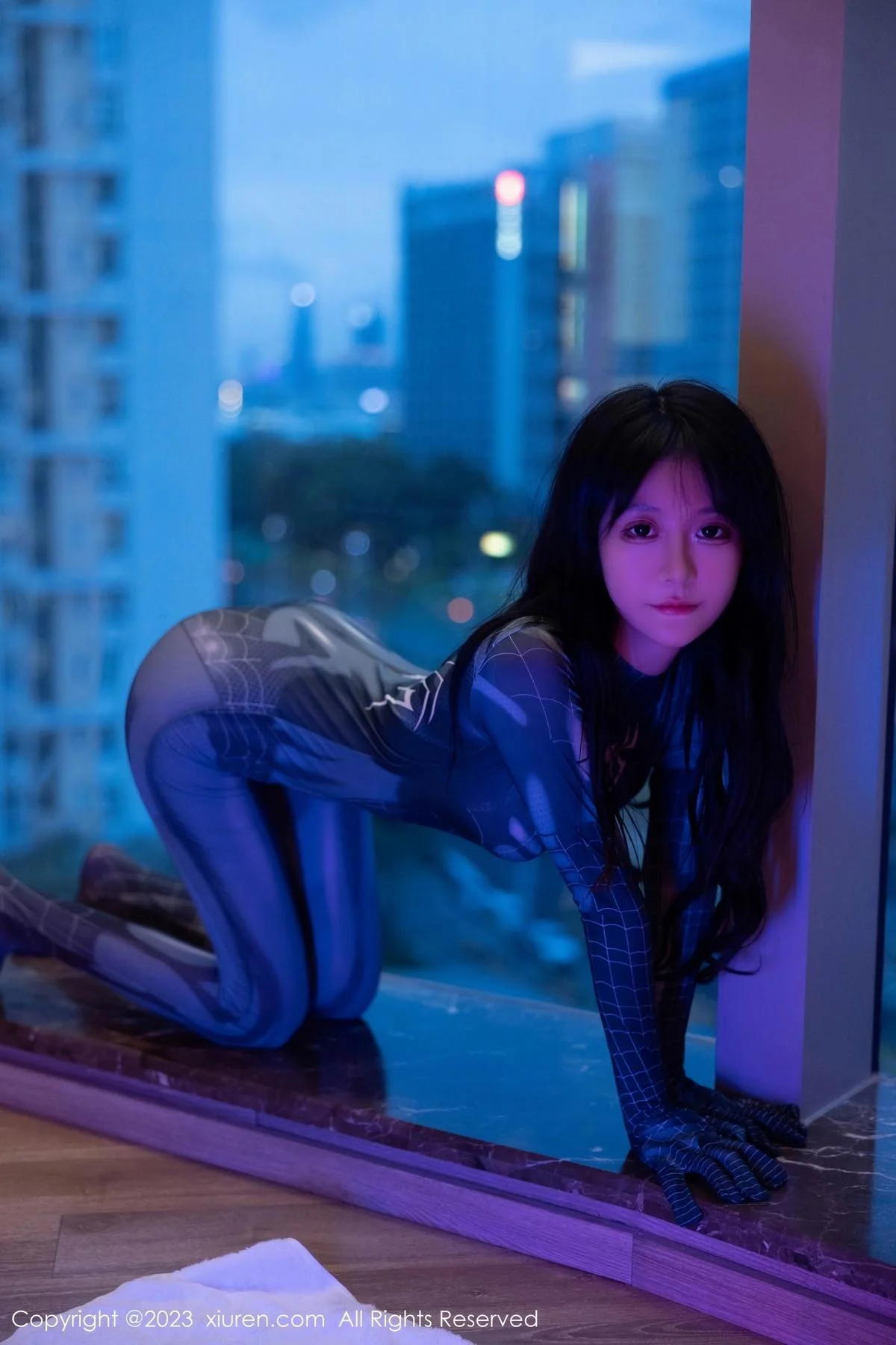 幼幼暗色灯光下性感银灰蜘蛛侠服紧身秀完美身材绝美写真 第 49 张
