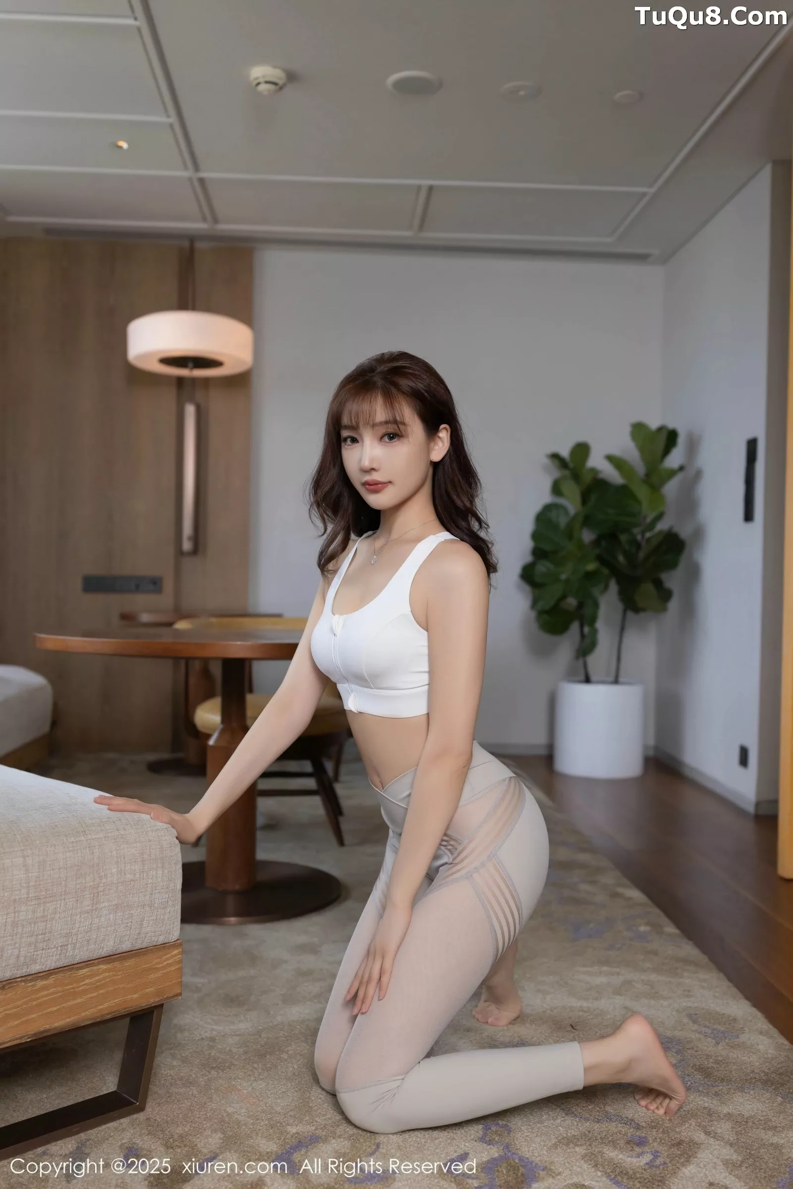 陆萱萱性感白色内衣配浅色运动裤秀柔美身姿撩人绝美写真 第 1 张