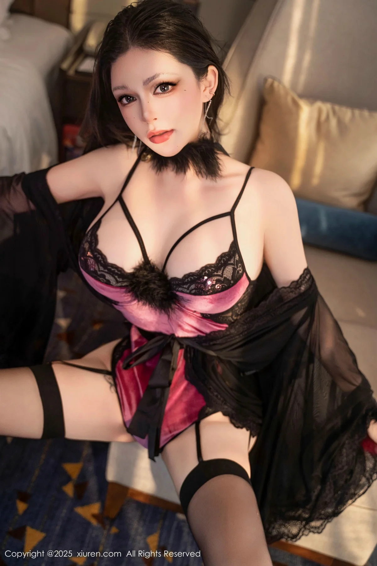 伊丽莎有点白性感红色连体衣配黑丝吊袜秀丰腴身姿绝美写真 第 32 张