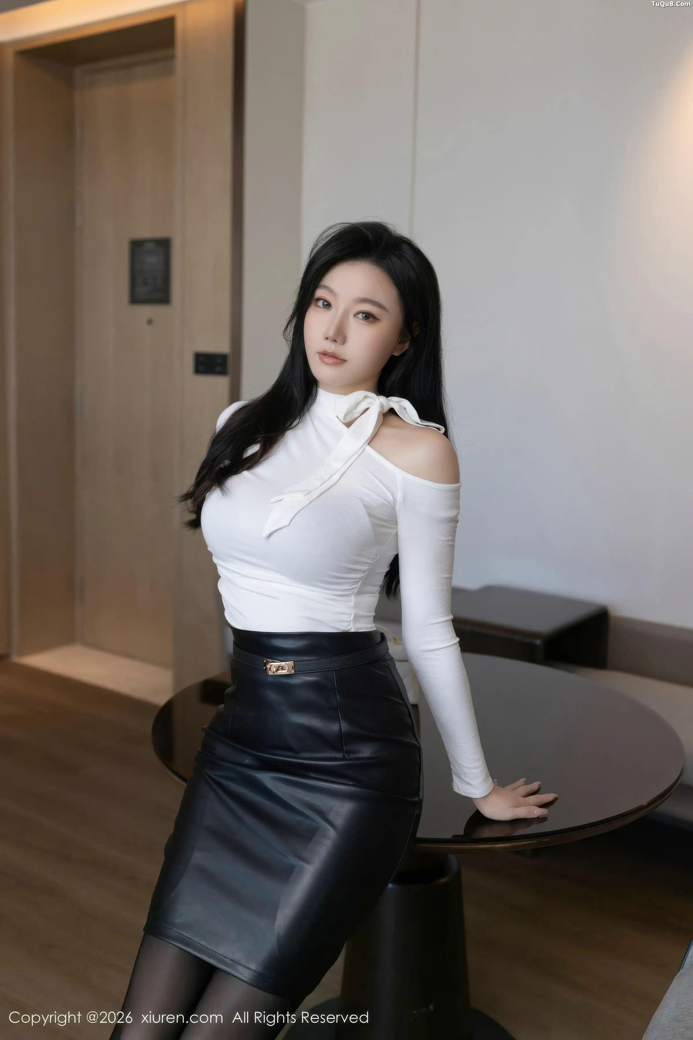 安然anran性感白上衣配黑皮裙露黑丝吊袜秀曼妙身姿绝美写真 第 15 张