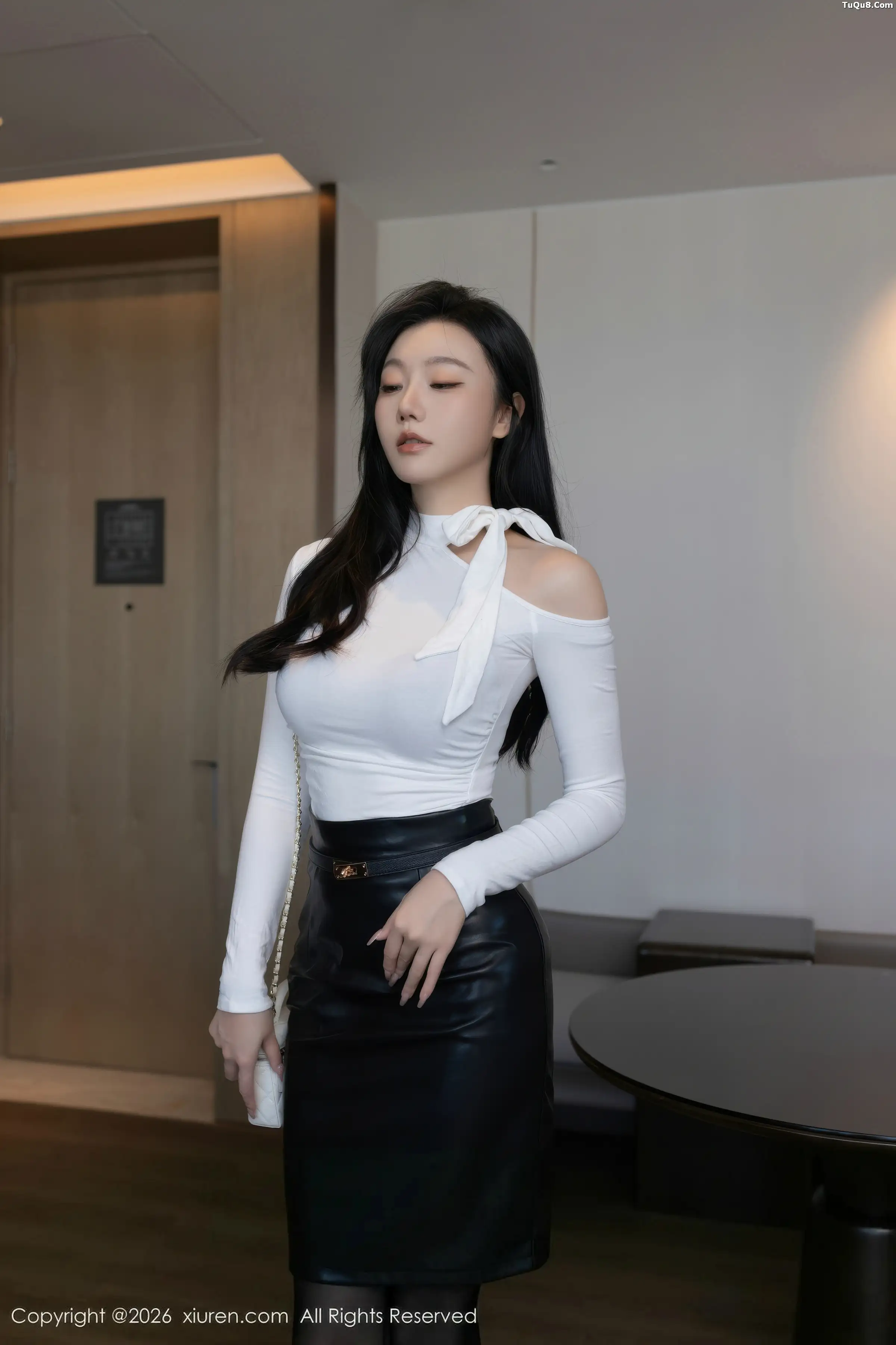 安然anran性感白上衣配黑皮裙露黑丝吊袜秀曼妙身姿绝美写真 第 6 张